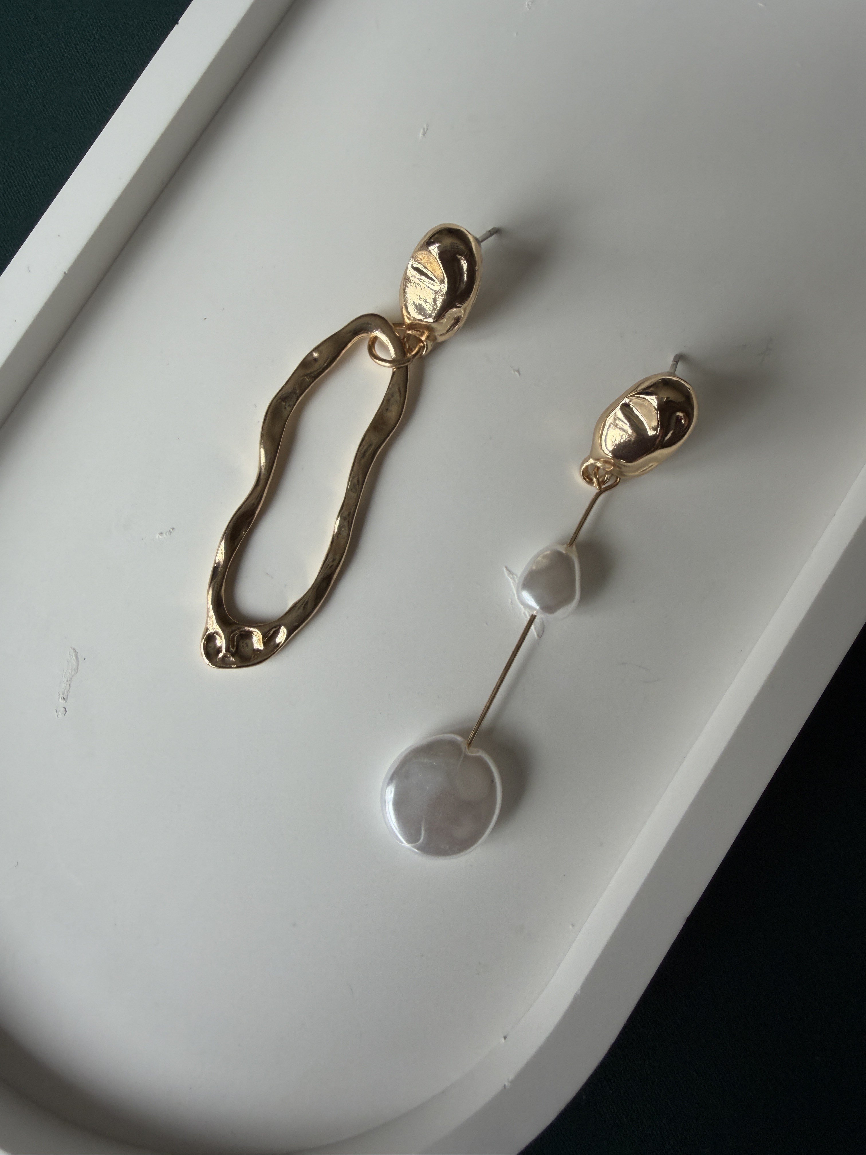 Çelik Taşlı Gold Tasarım Küpe