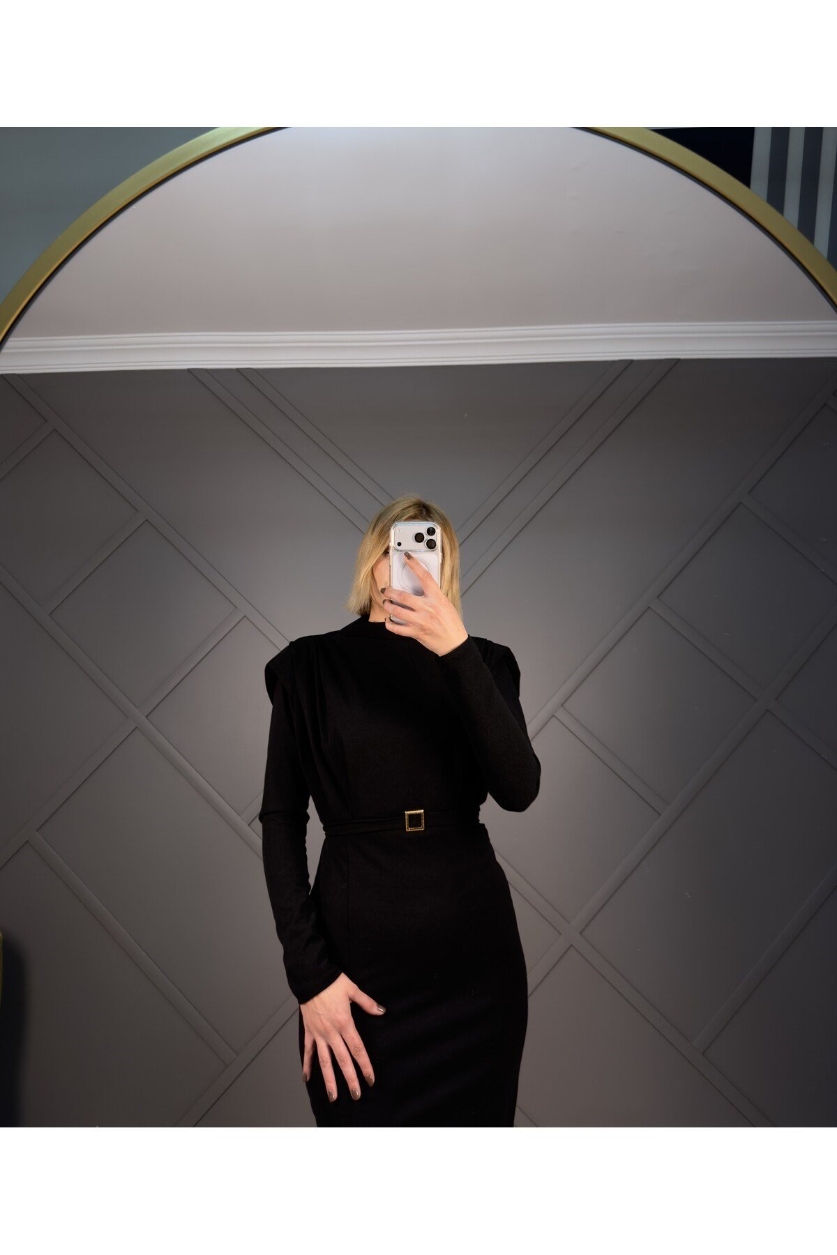 Siyah Gold Tokalı Yırtmaçlı Siyah Elbise