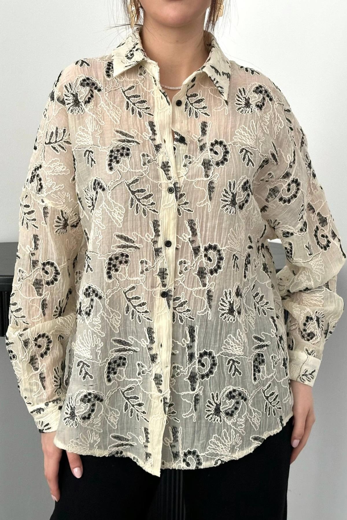 Toptan Siyah Nakışlı Oversize Gömlek