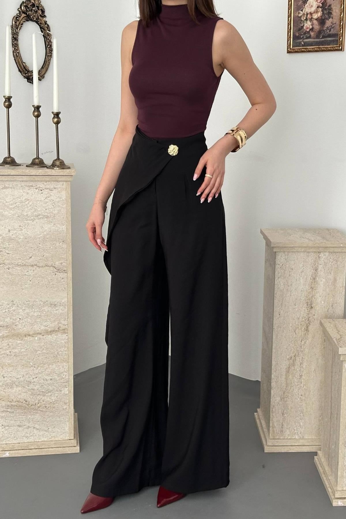 Siyah Volan Detaylı Pantolon