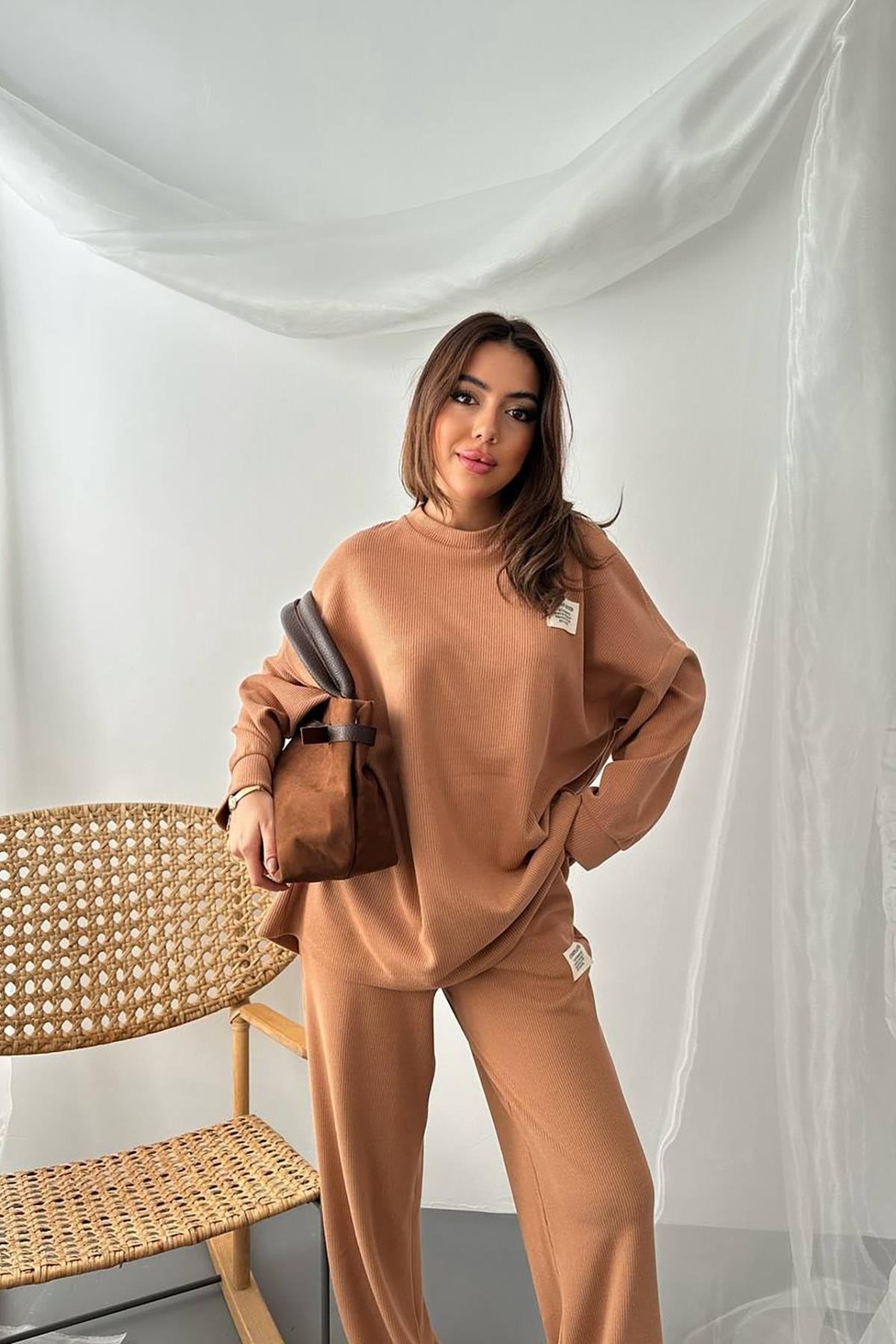 Toptan Camel Klasik Fitilli Kazak Ve Pantolon Takım