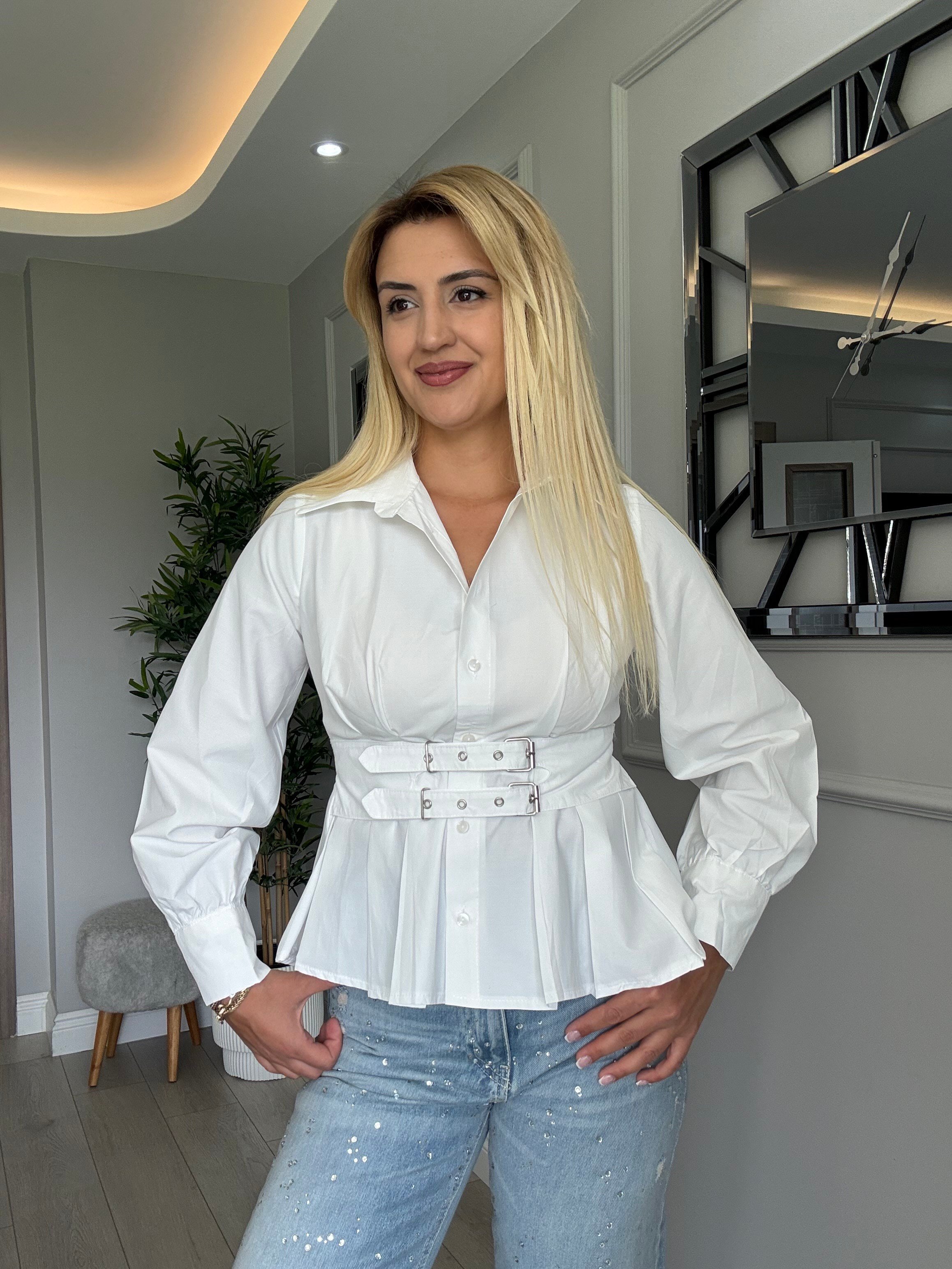 Çift kemer detaylı pileli gömlek beyaz