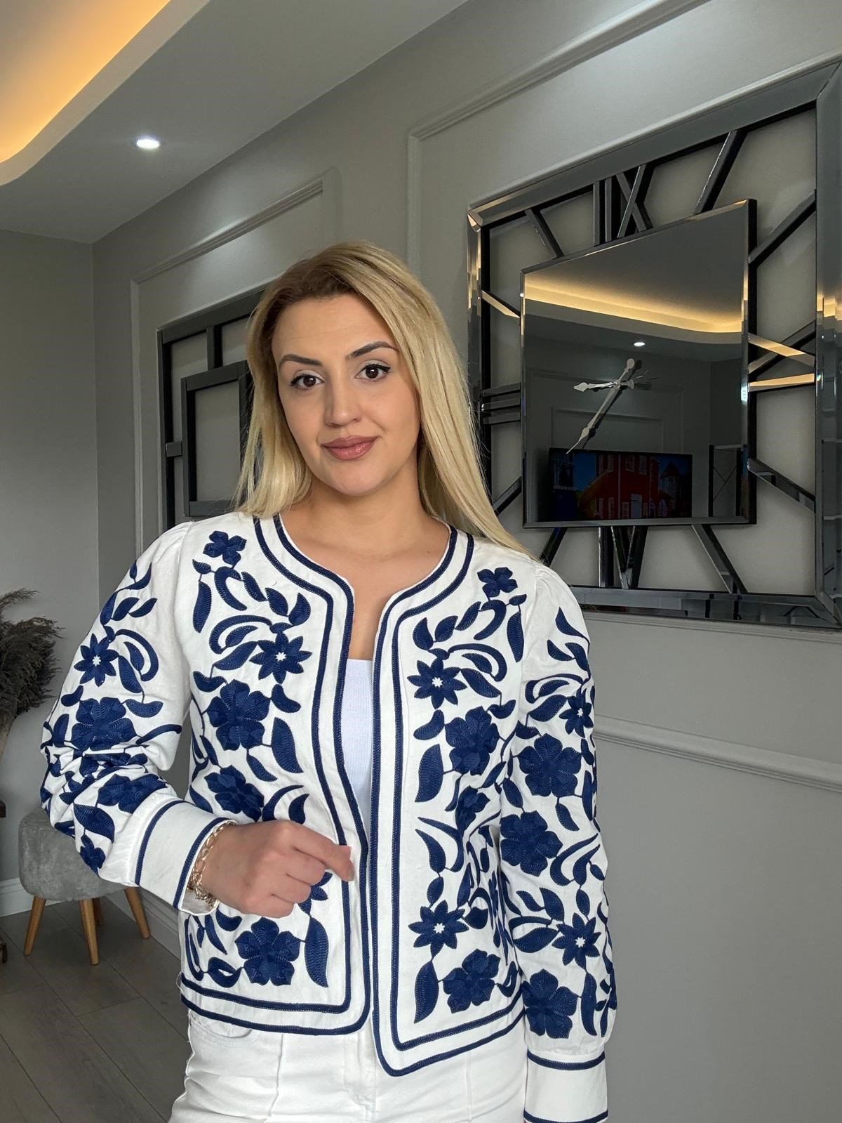 KETEN KUMAŞ ÜZERİNE FULL İŞLEMELİ CEKET