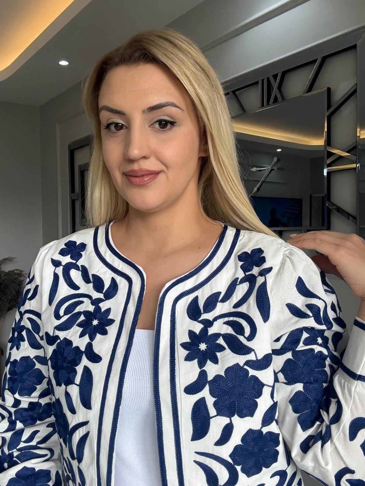 KETEN KUMAŞ ÜZERİNE FULL İŞLEMELİ CEKET