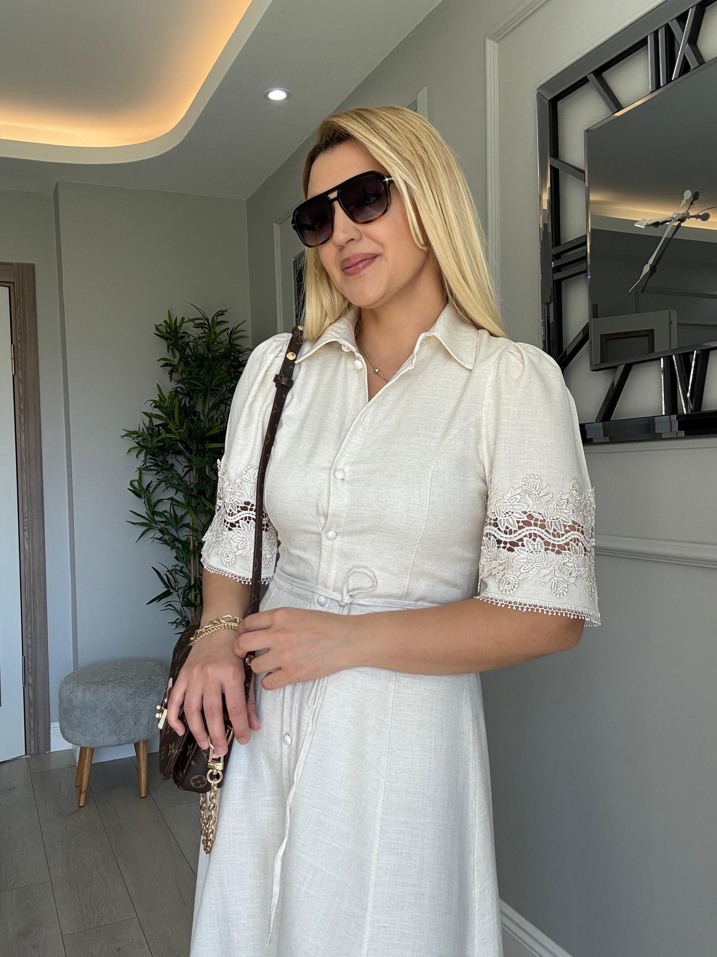 KOLLARI VE ETEK UCU DANTELLİ ELBİSE BEJ