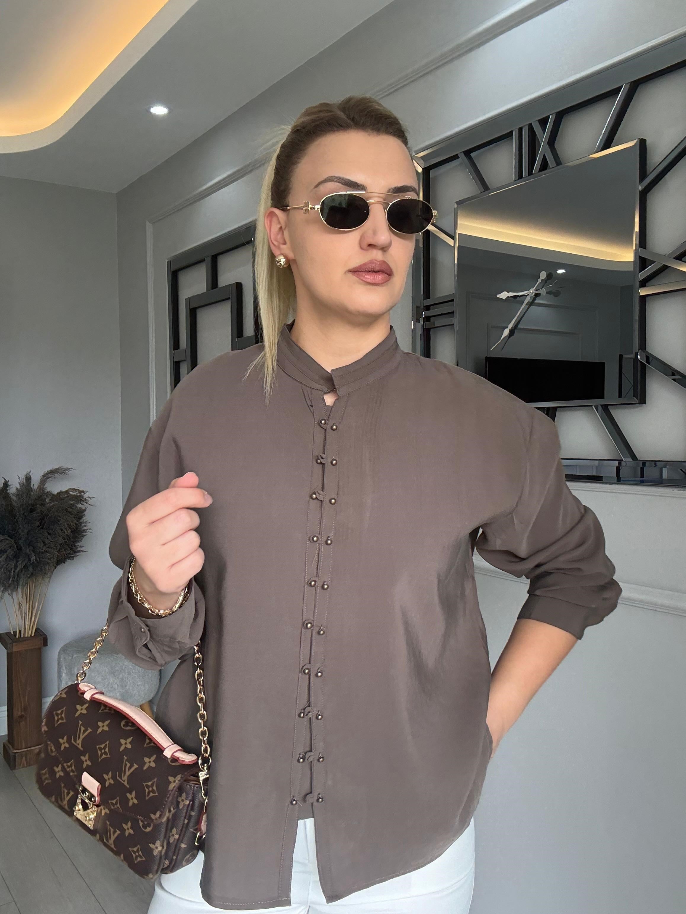 MÜKEMMEL KALİTE TENSEL ÇOK DÜĞMELİ GÖMLEK KAHVERENGİ