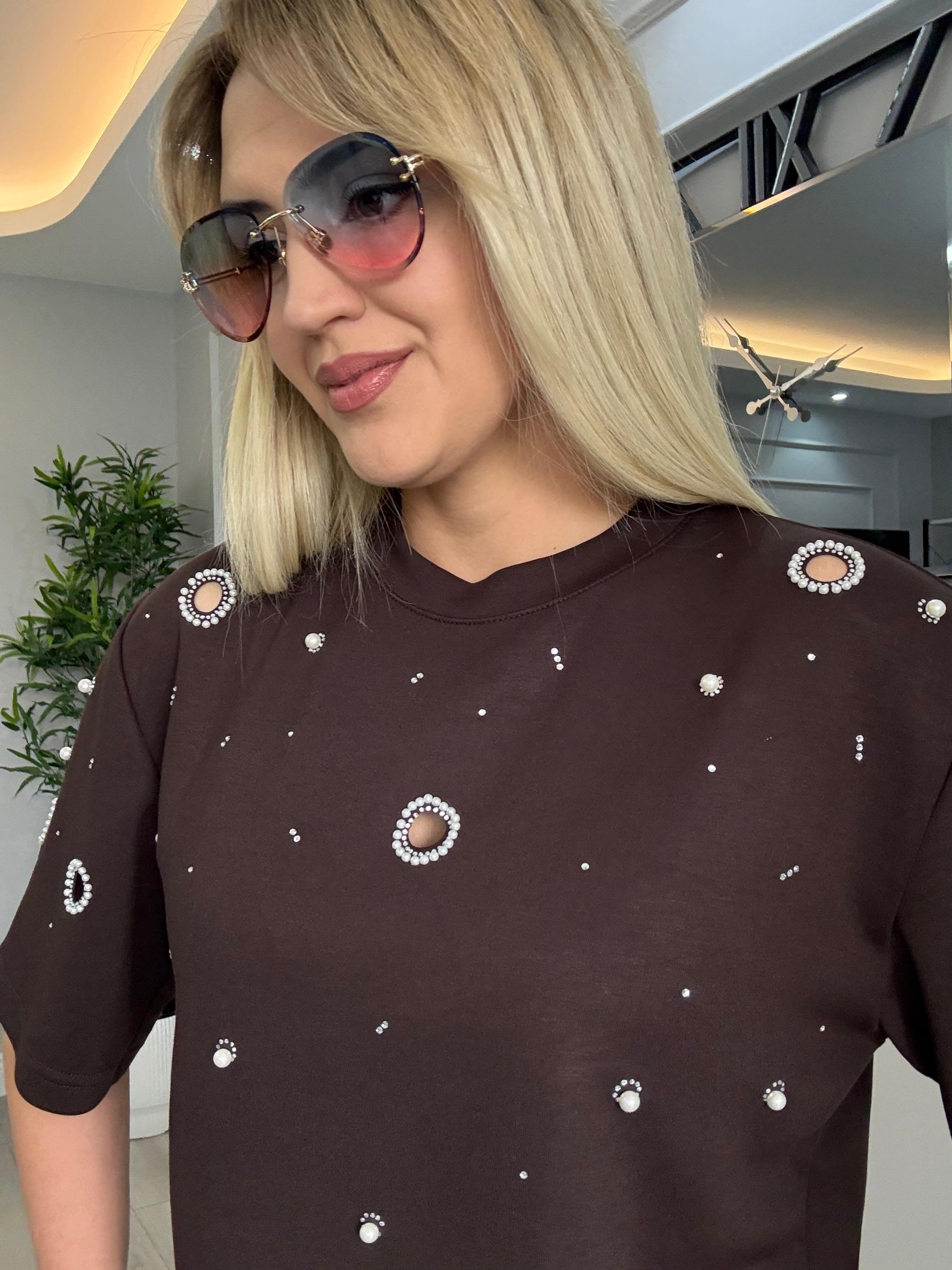 ORJ MARKA MODAL KUMAŞ  KUŞ GÖZÜ DETAYLI İNCİLİ TSHİRT KAHVERENGİ