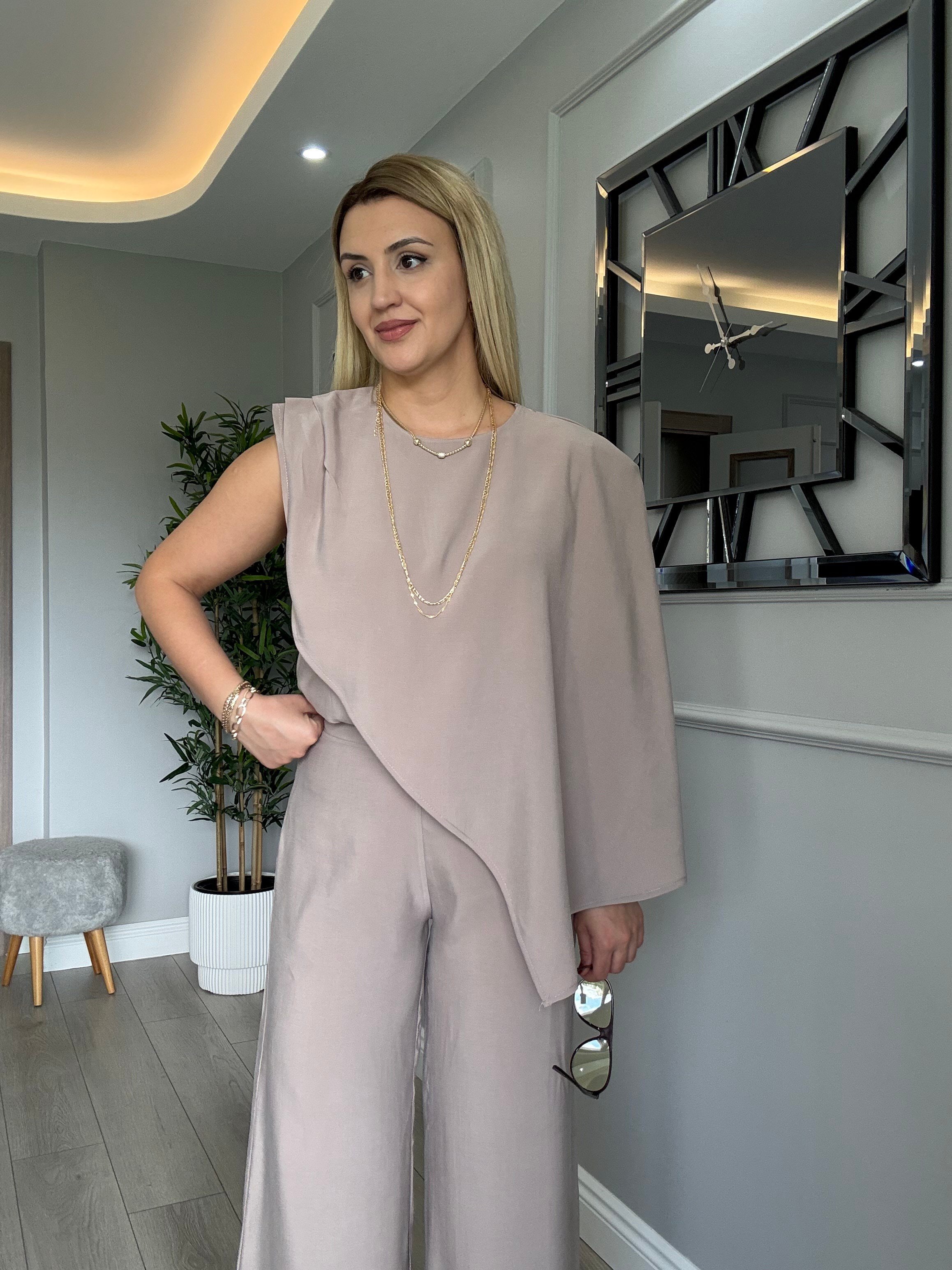 Pelerin detaylı tek kol takım  Bej 