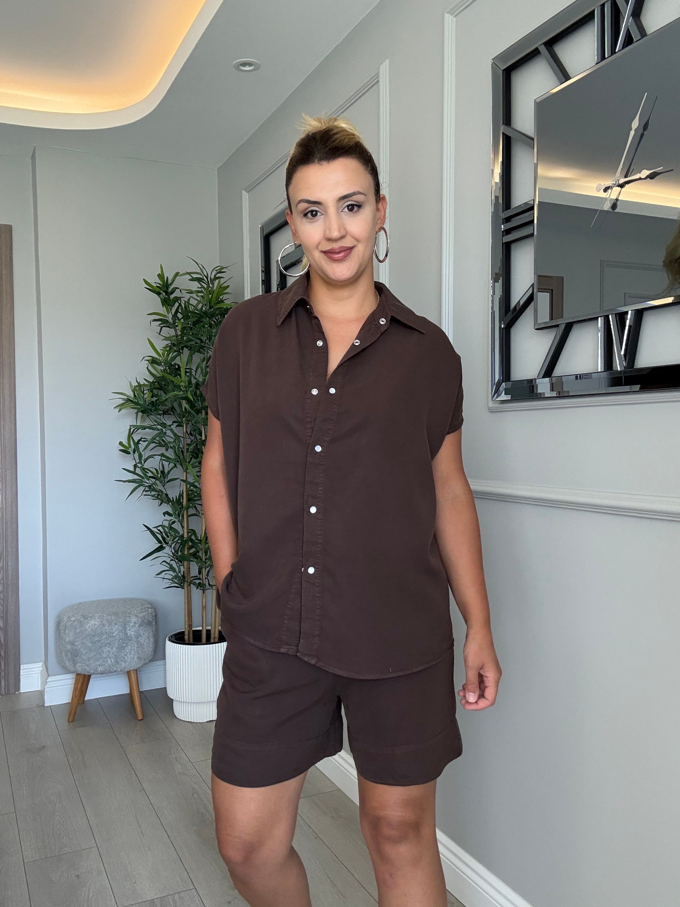 Premium kalite şort gömlek takım kahverengi 