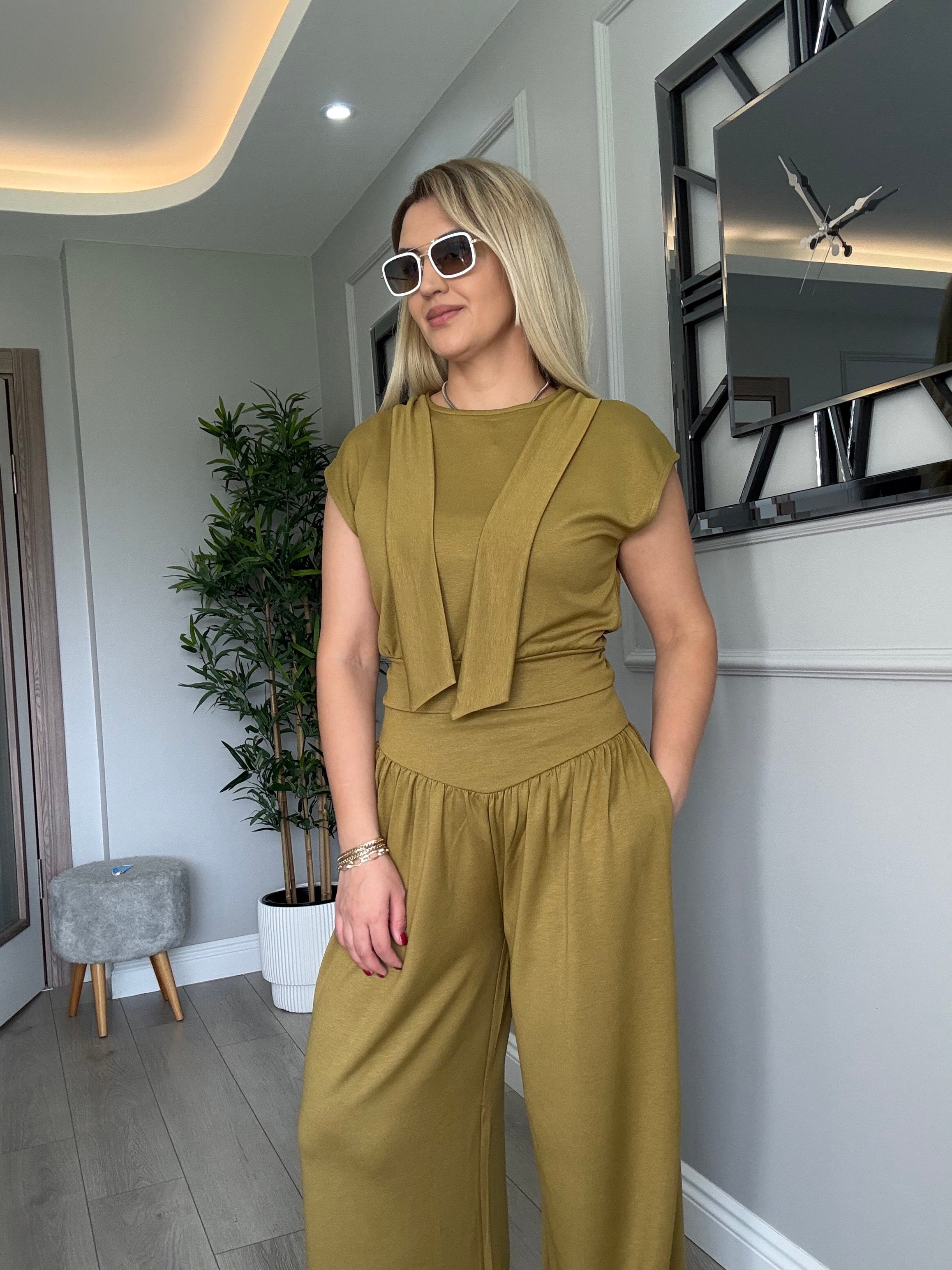 Yağ yeşili bluzu kuşalklı rahat modal takım