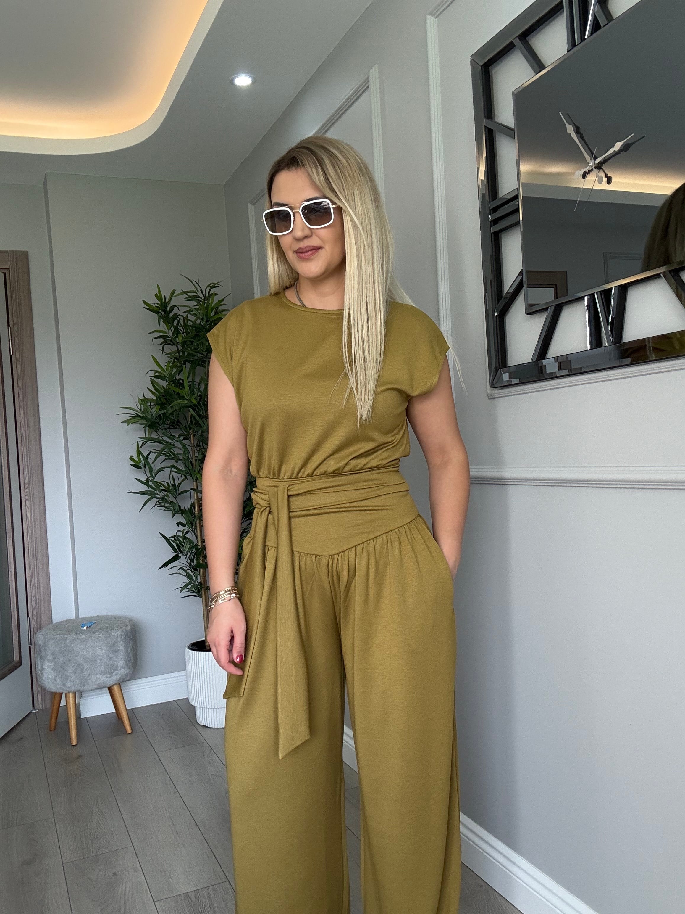 Yağ yeşili bluzu kuşalklı rahat modal takım