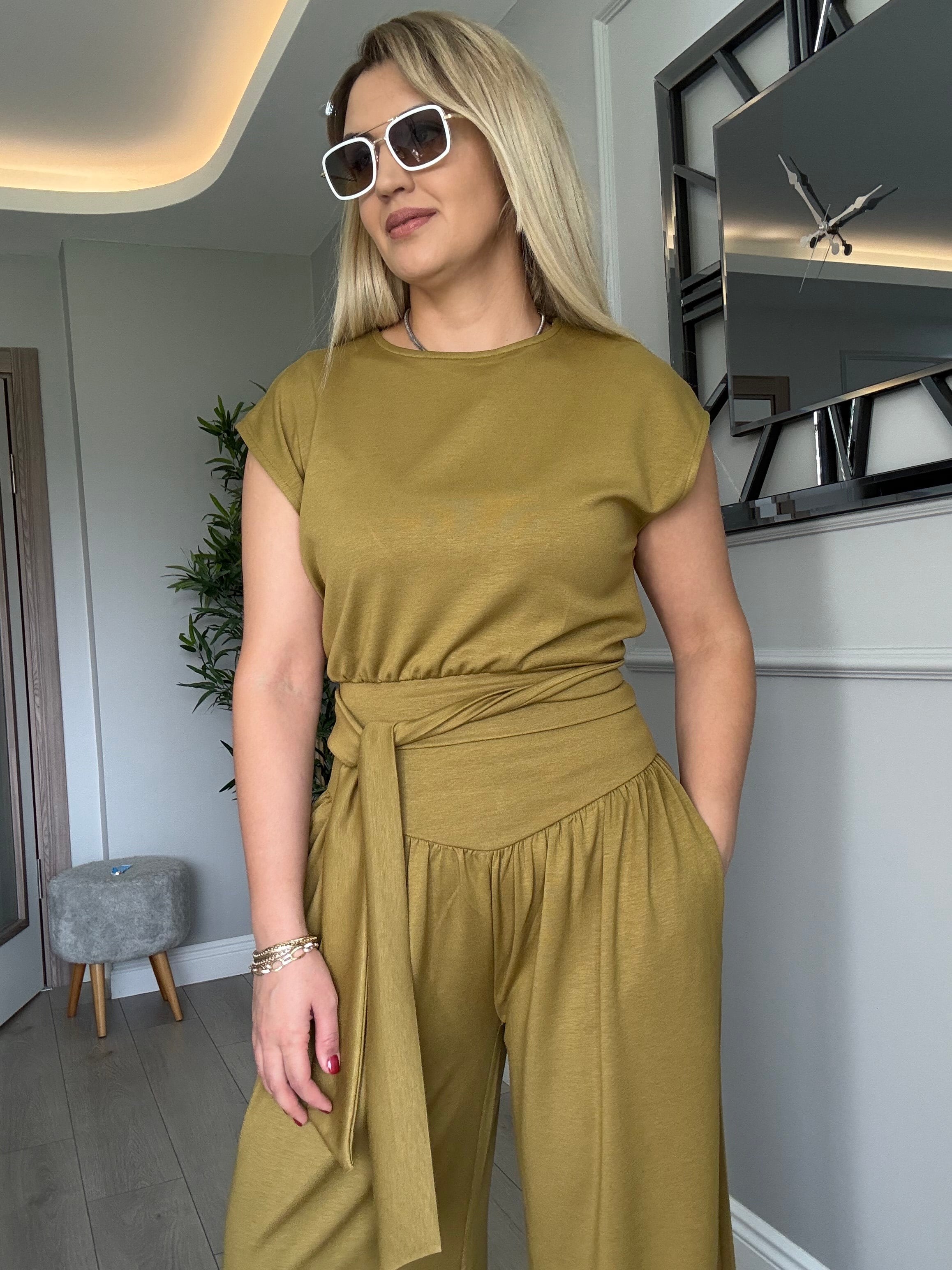 Yağ yeşili bluzu kuşalklı rahat modal takım