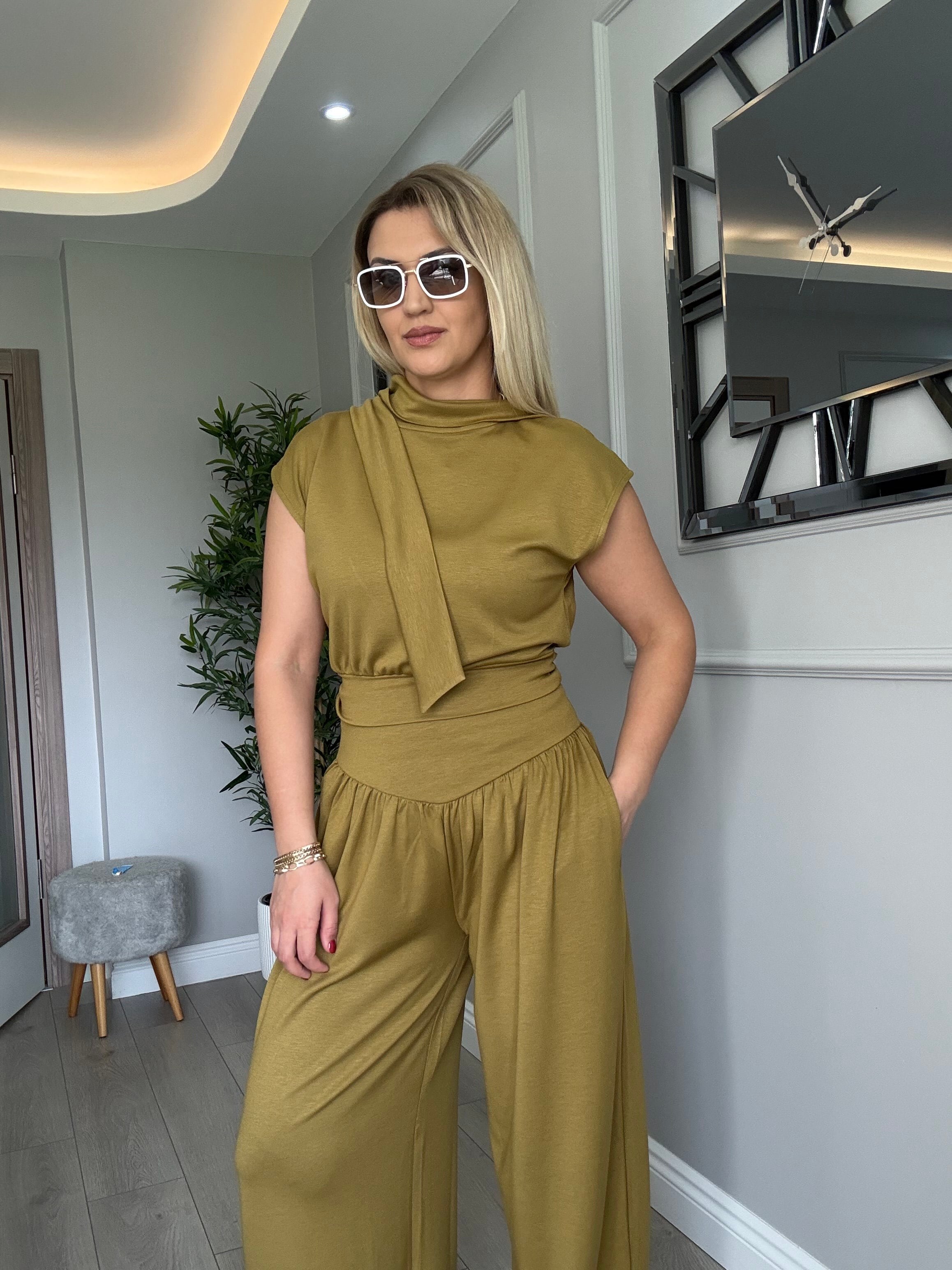 Yağ yeşili bluzu kuşalklı rahat modal takım
