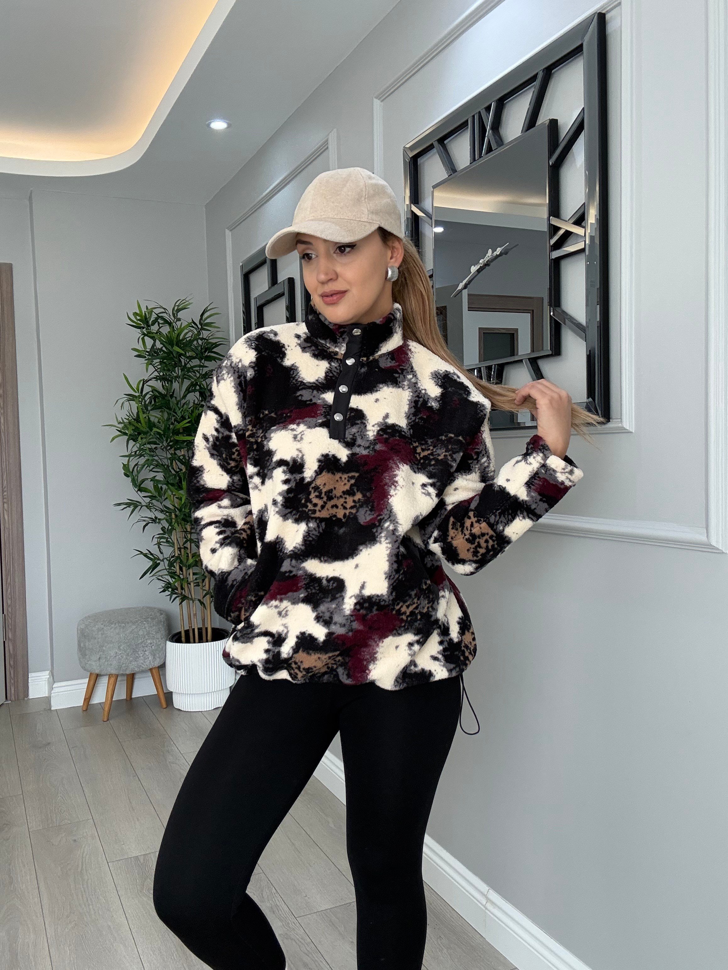 Yakası çıtçıtlı renkli desenli polar sweat 
