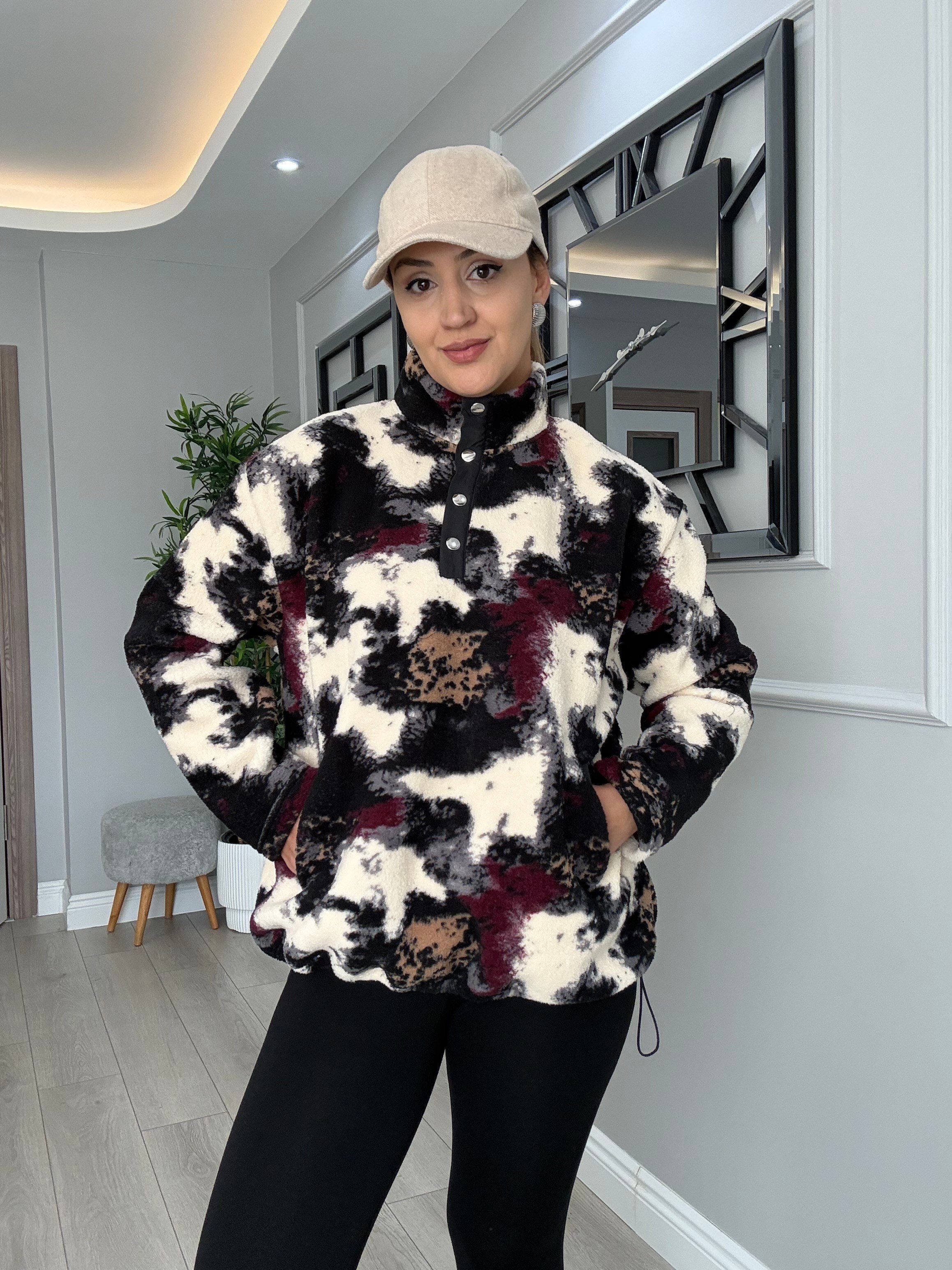 Yakası çıtçıtlı renkli desenli polar sweat 