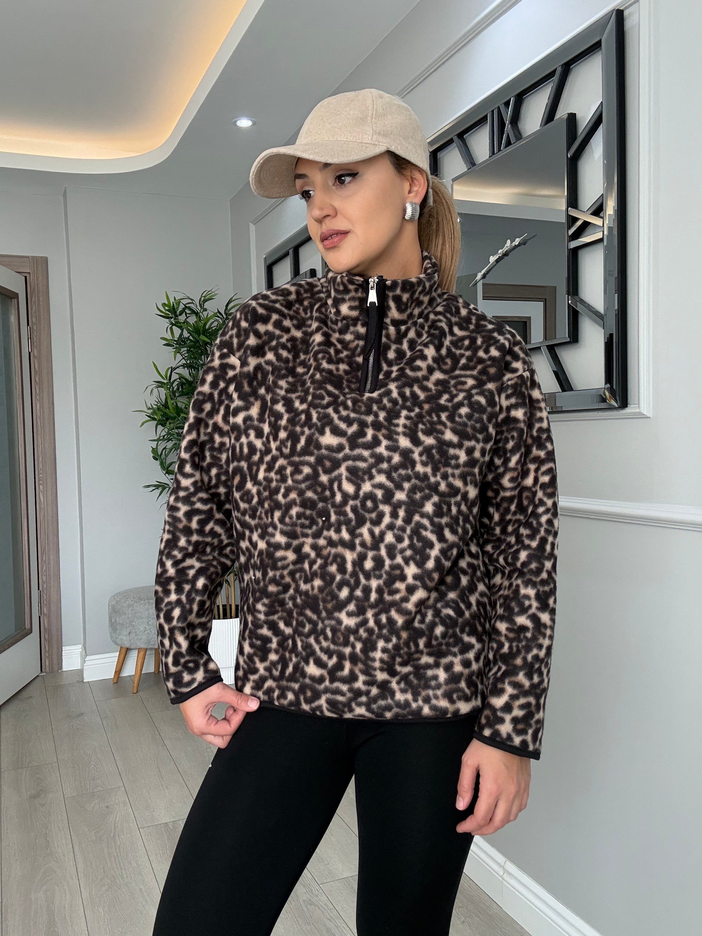 Yakası fermuarlı leoparlı polar sweat