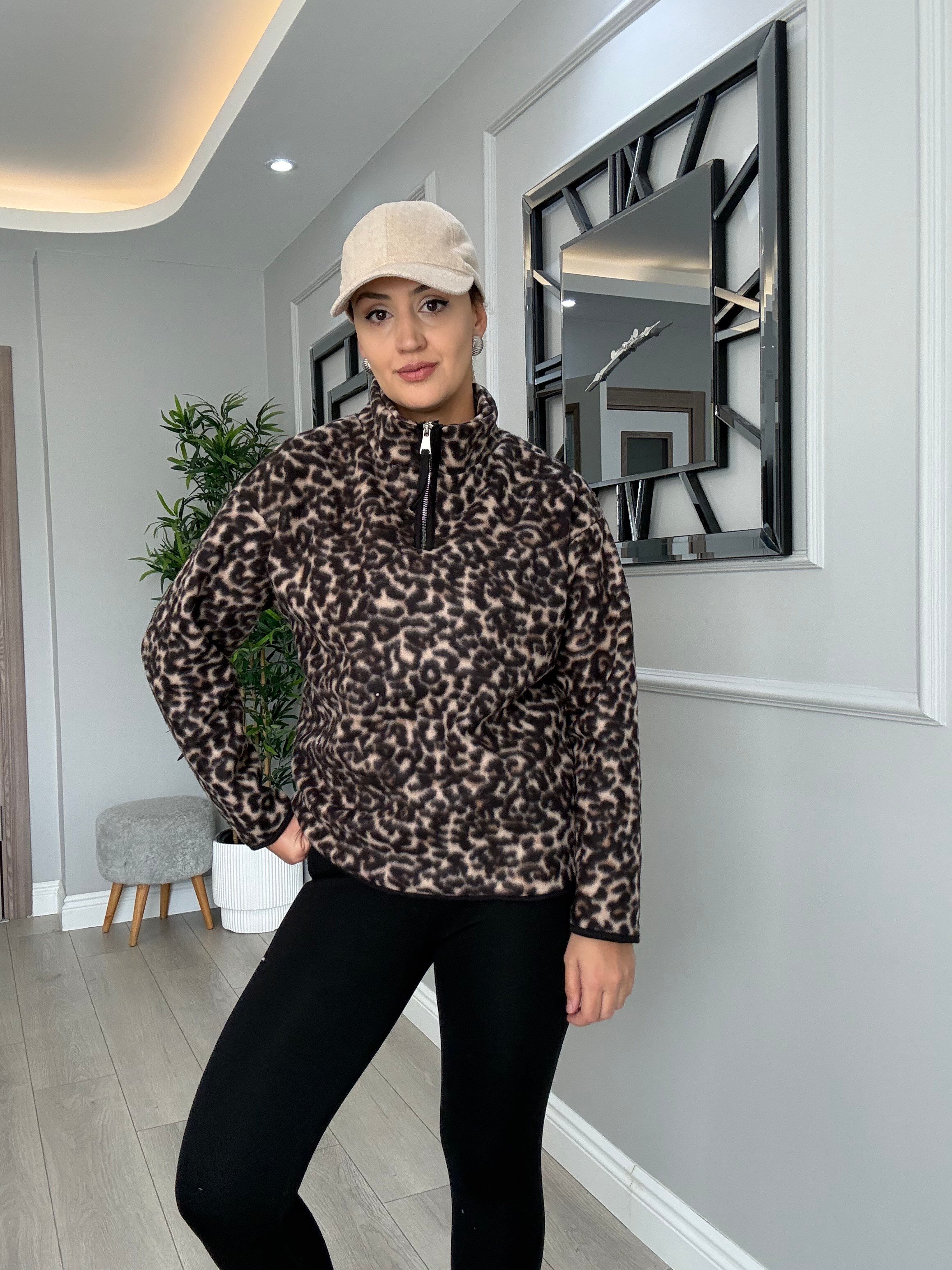Yakası fermuarlı leoparlı polar sweat