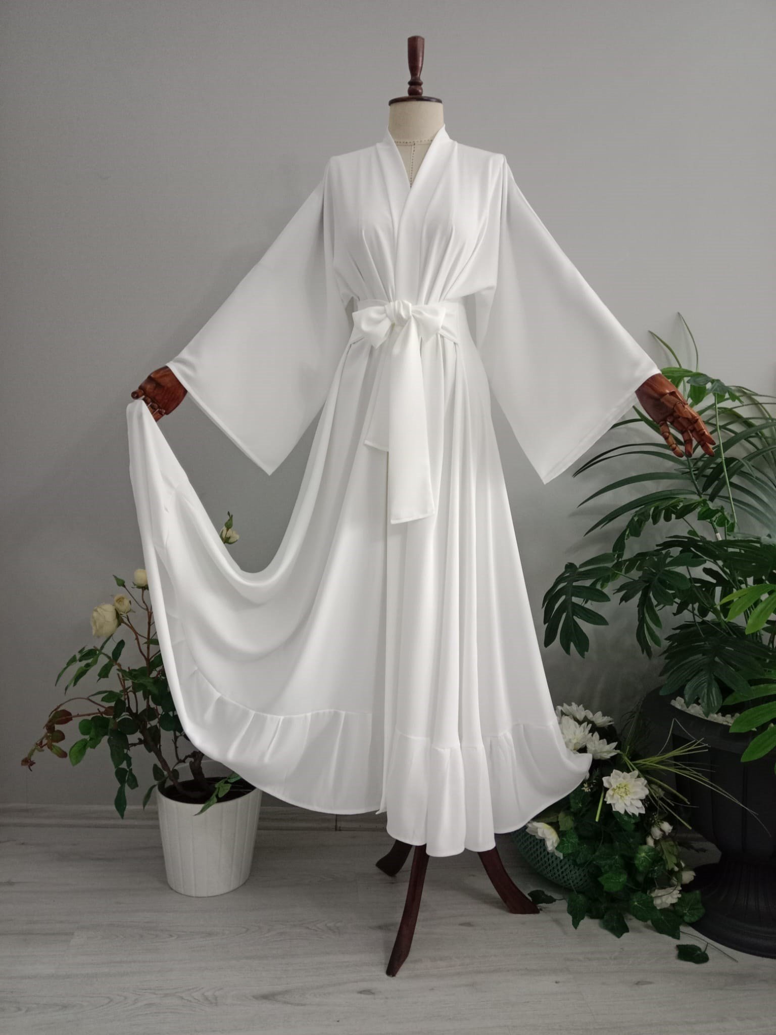 Abaya Krep Kumaştan Beyaz Renk.