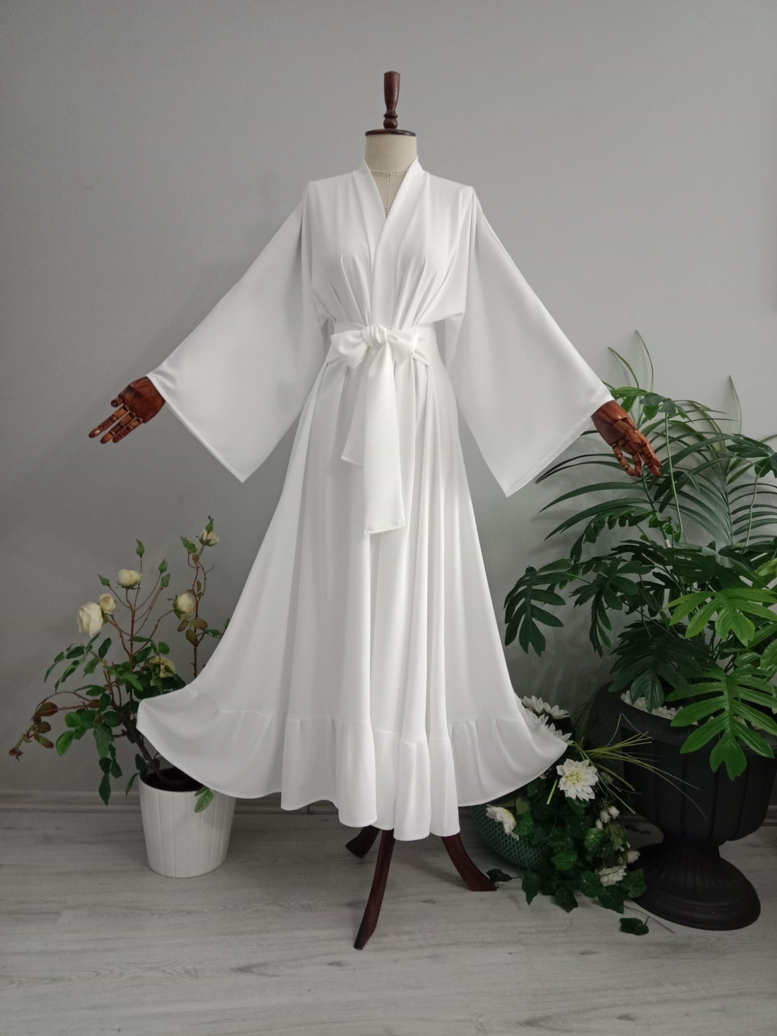Abaya Krep Kumaştan Beyaz Renk.