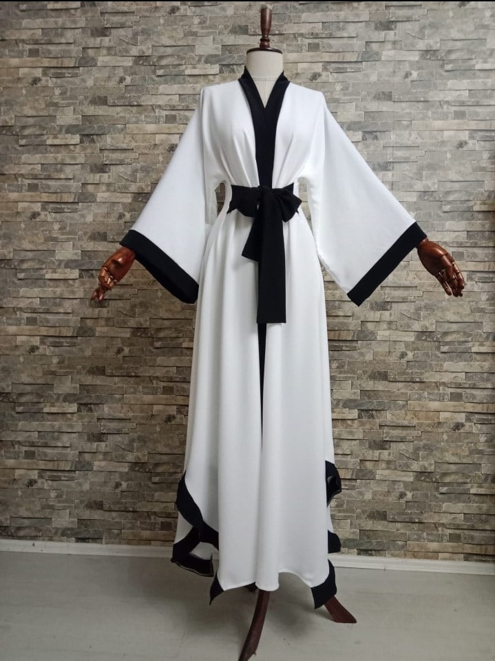 Beyaz Medine İpeği Kumaştan Tasarım Uzun Abaya.