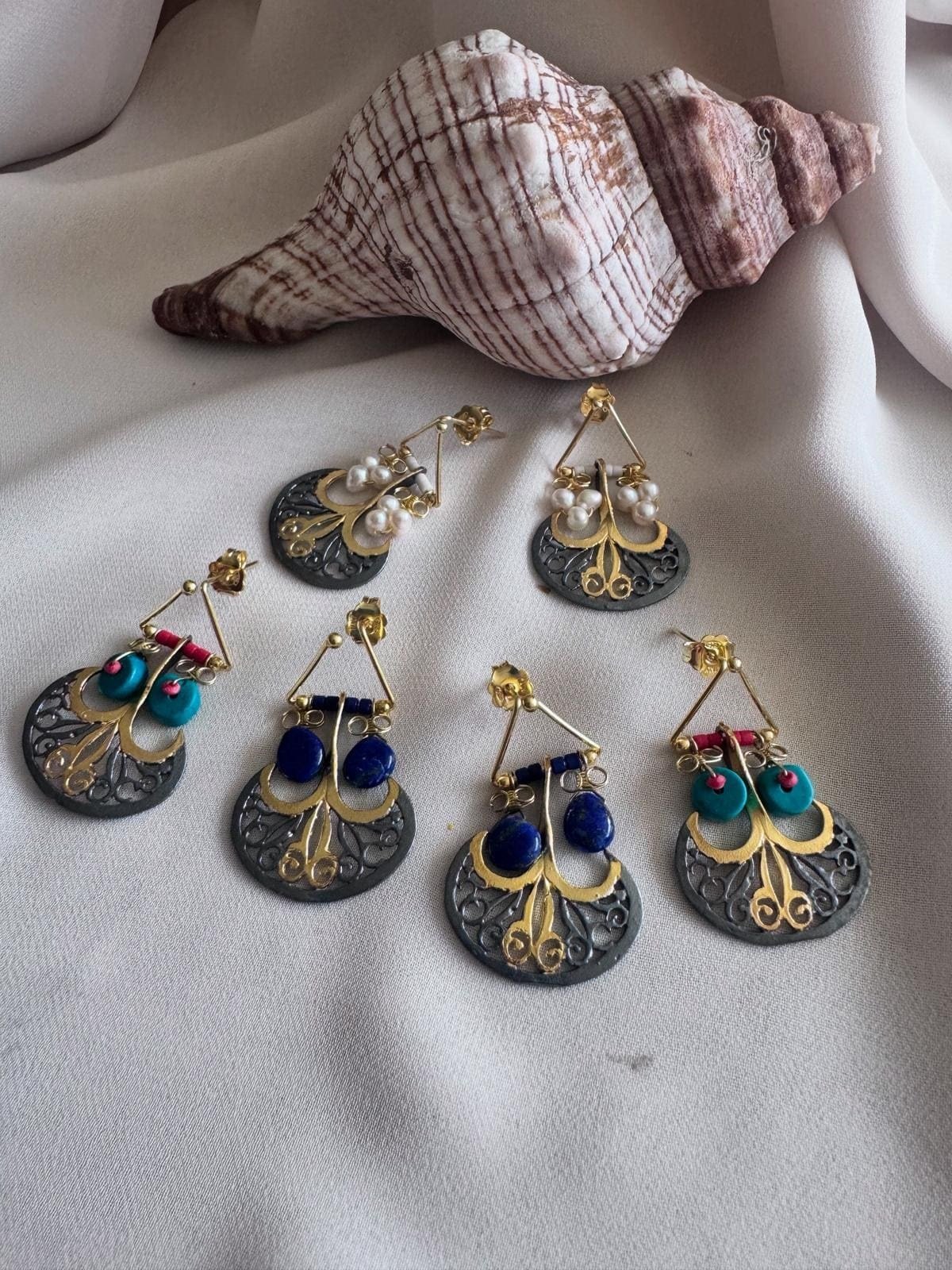 925 Ayar Gümüş Sarı-Oksitli Hitit Baltası Doğal Taşlı Tasarım Küpe