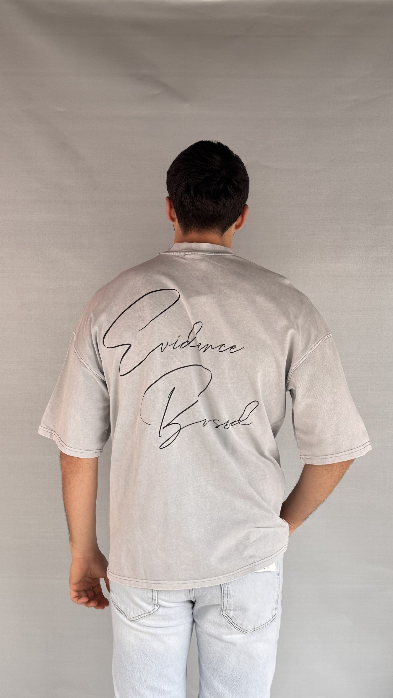 El Yazı Detay Yıkamalı T-shirt