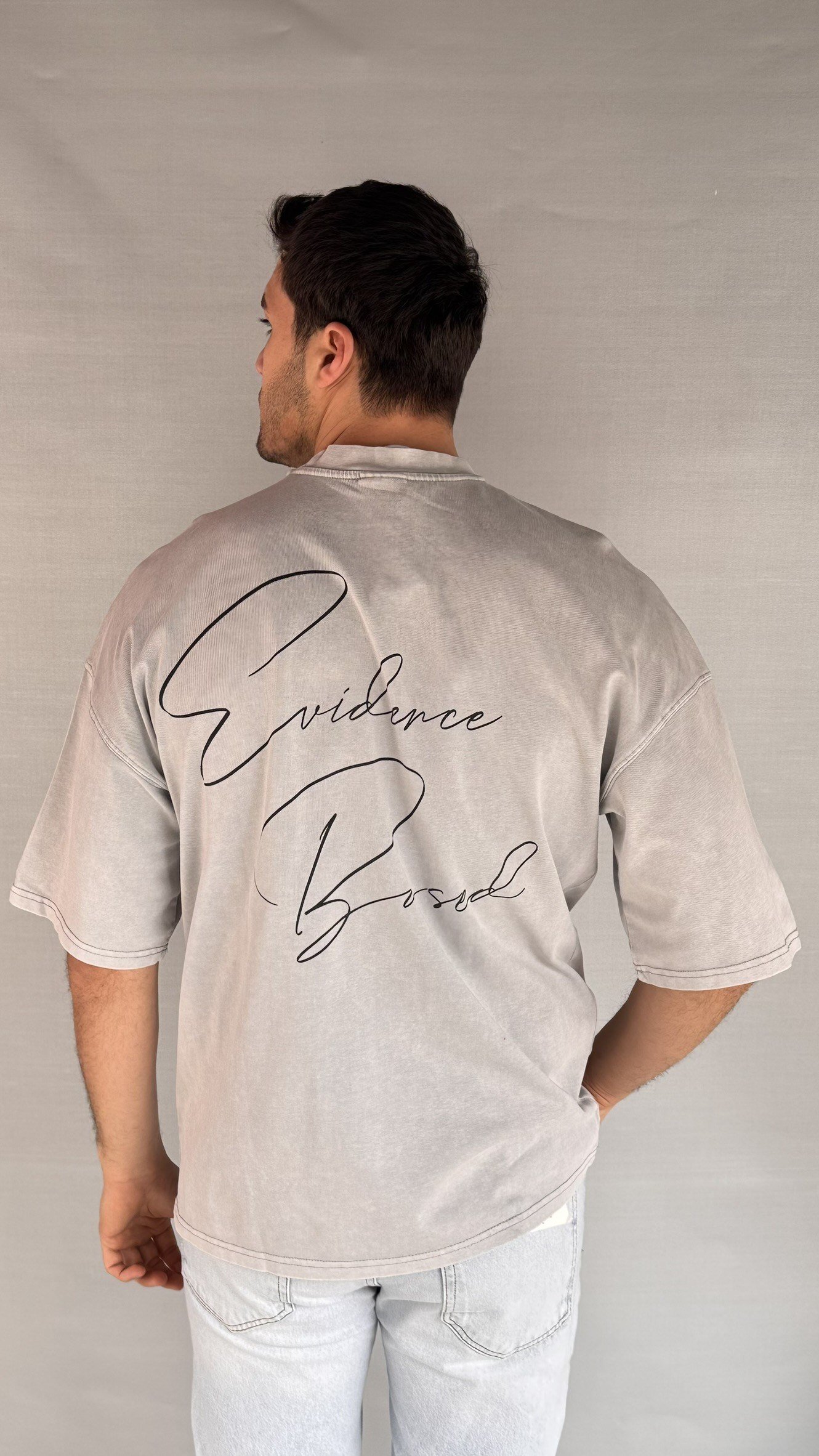 El Yazı Detay Yıkamalı T-shirt