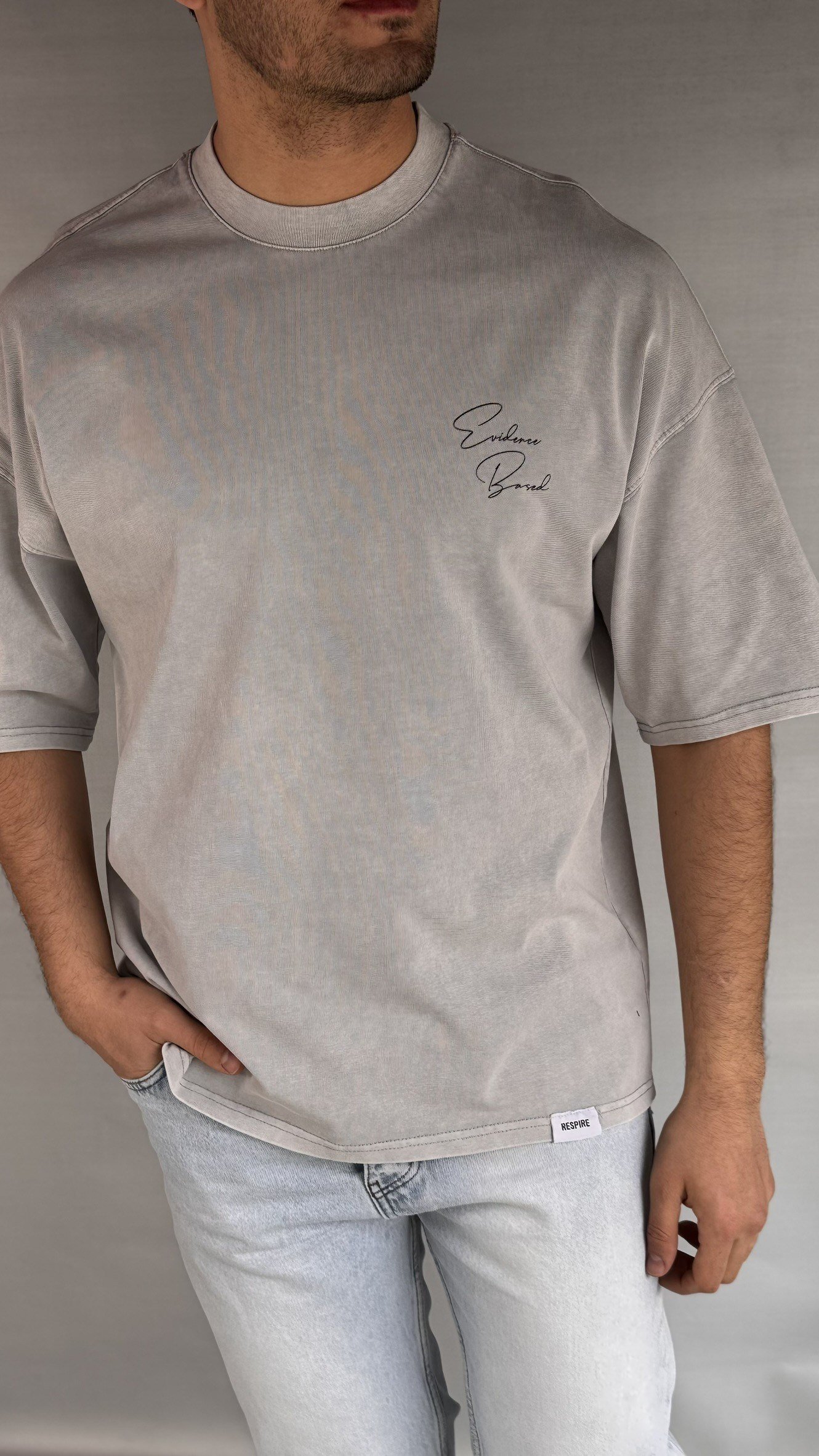 El Yazı Detay Yıkamalı T-shirt