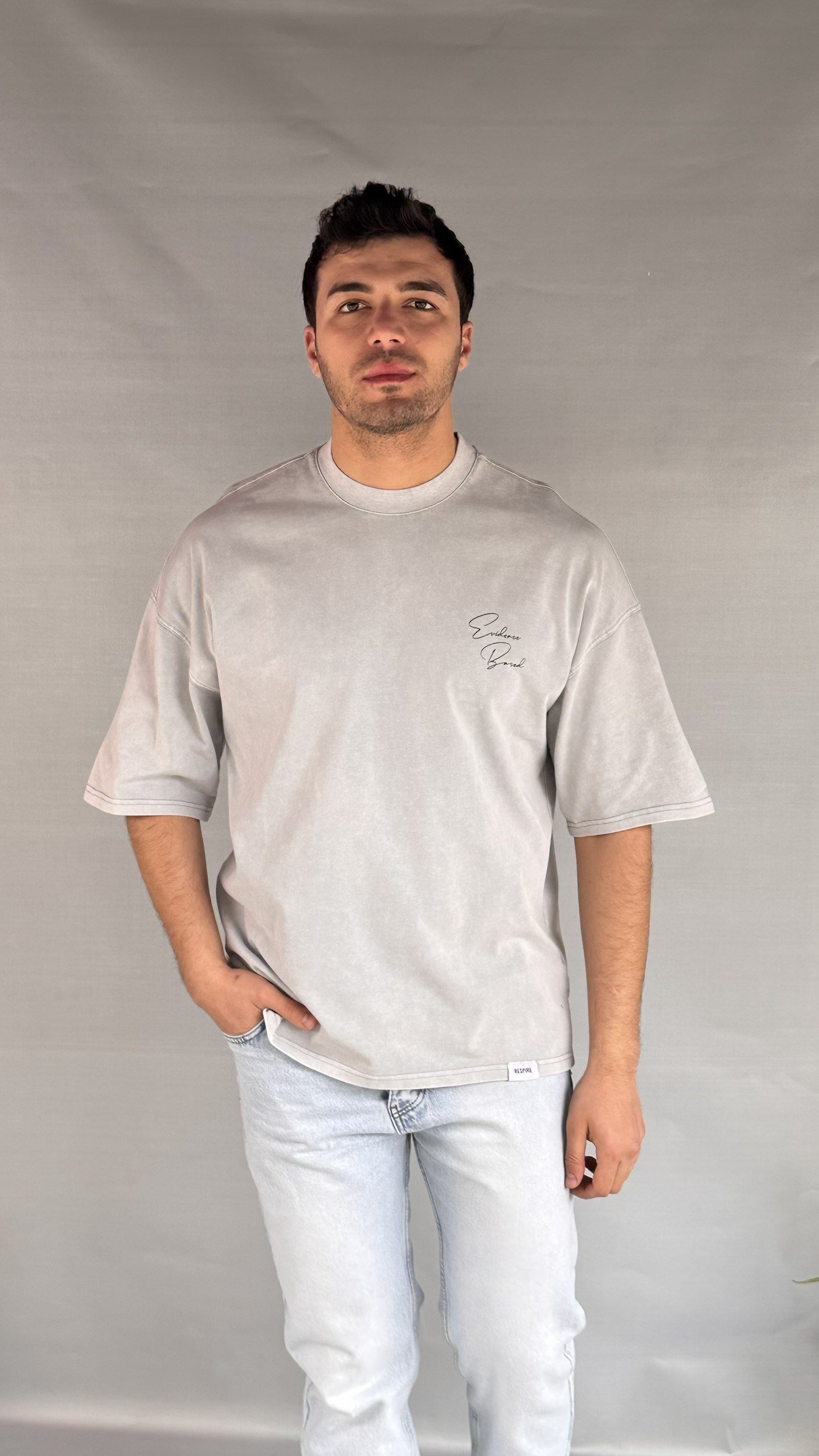 El Yazı Detay Yıkamalı T-shirt