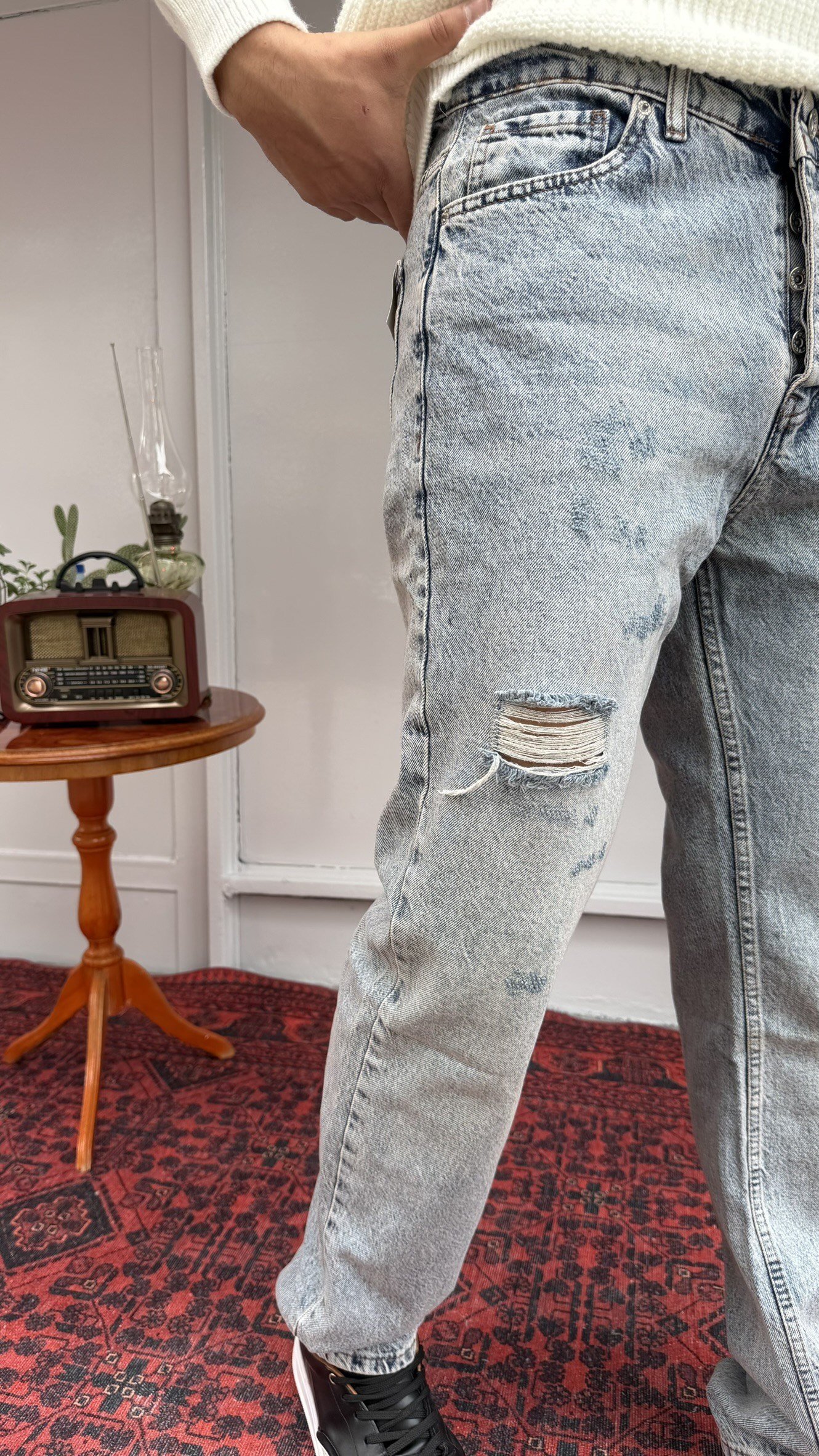 Keps Tek Diz Üstü Yırtık Baggy Jean