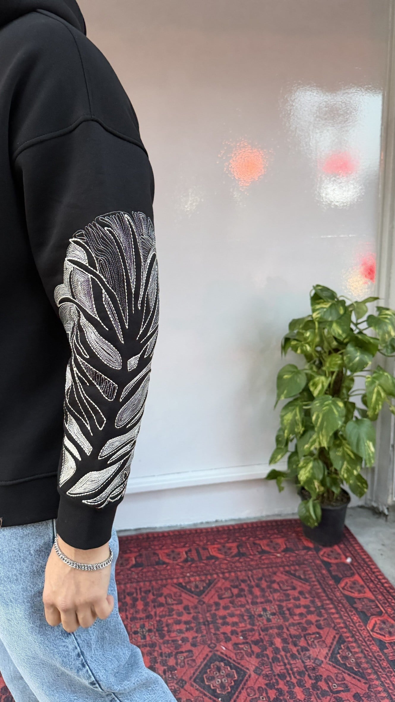 Kol Nakış Detaylı Sweatshirt