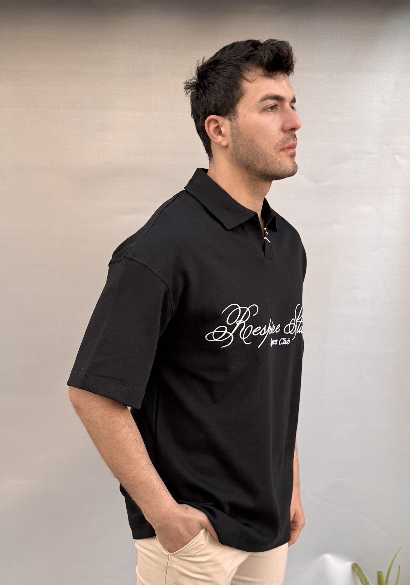Nakış Yazı Detay Yakalı T-shirt