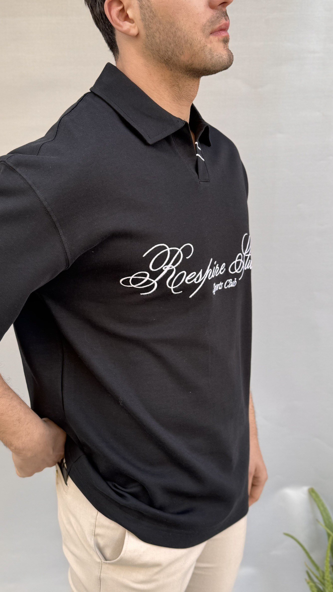 Nakış Yazı Detay Yakalı T-shirt