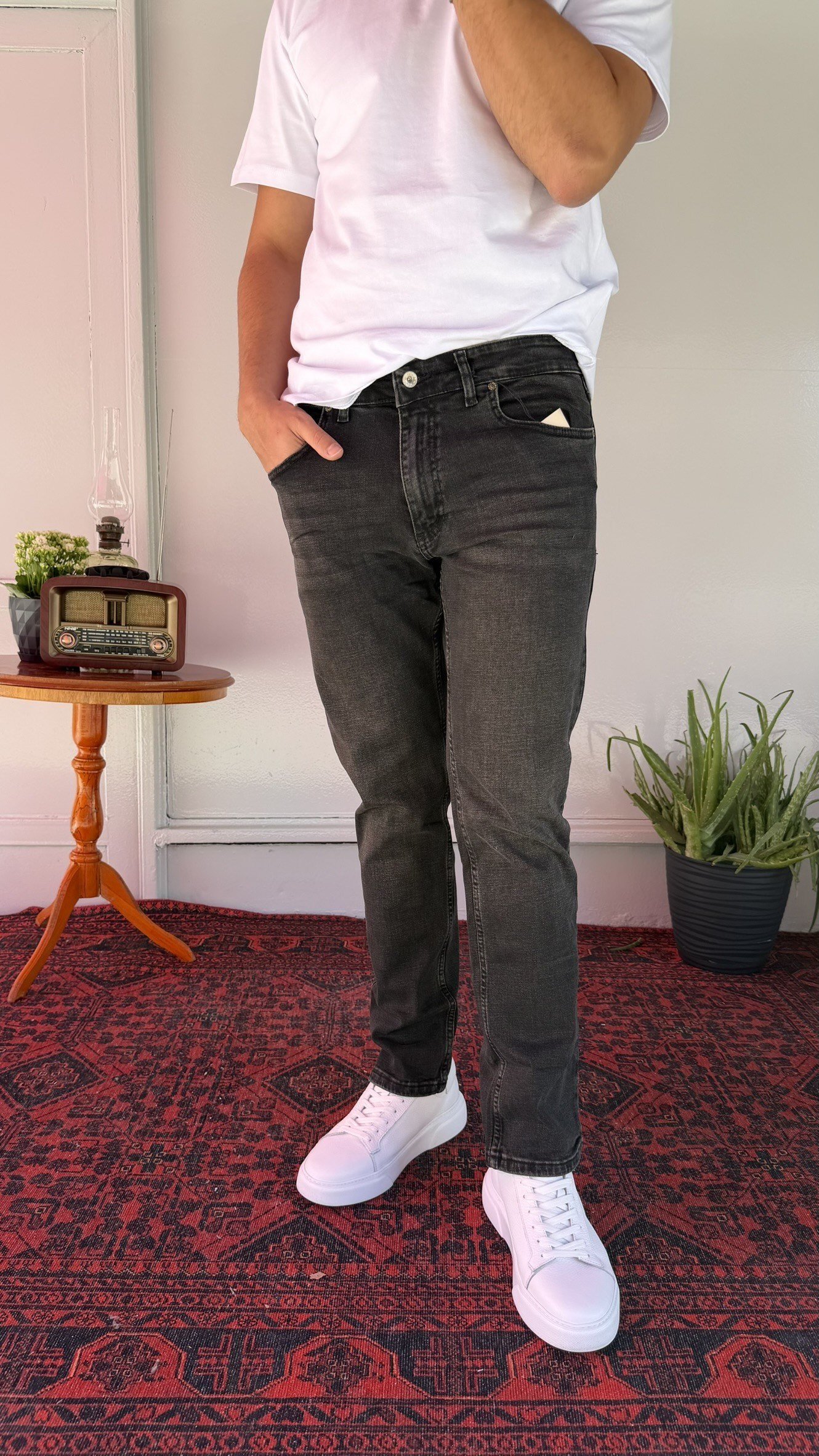Siyah Yıkamalı Regular Jean