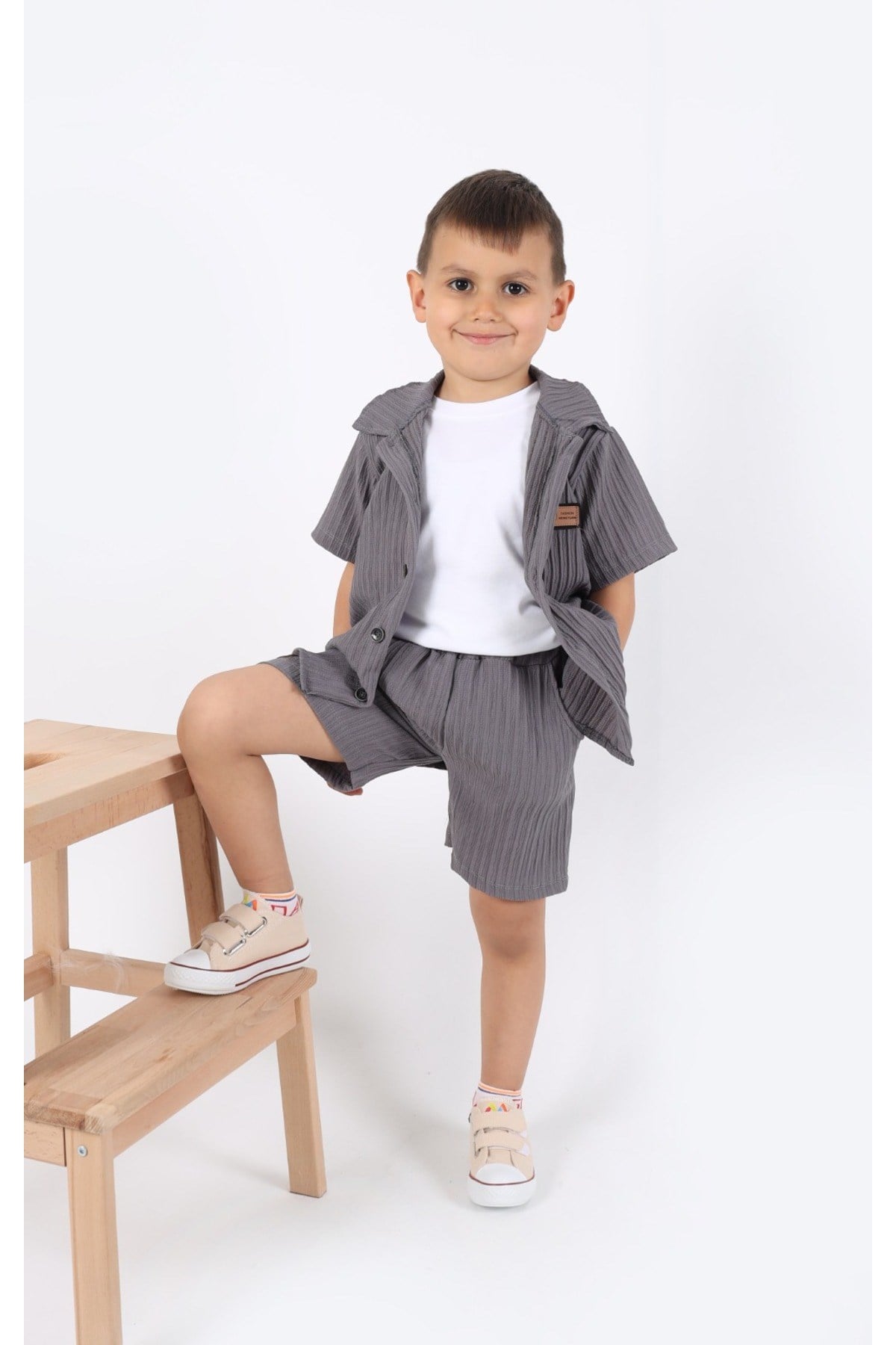 erkek çocuk gömlek+sweatshirt ve cepli şort alt üst takım --ütü istemez--