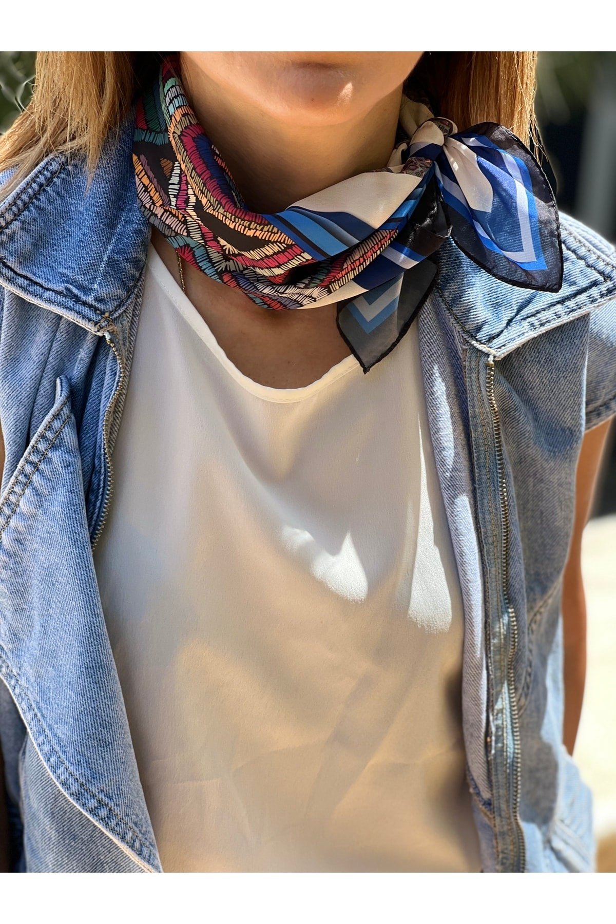 ¿ Janet Mavi Desenli Fular Bandana Kadın