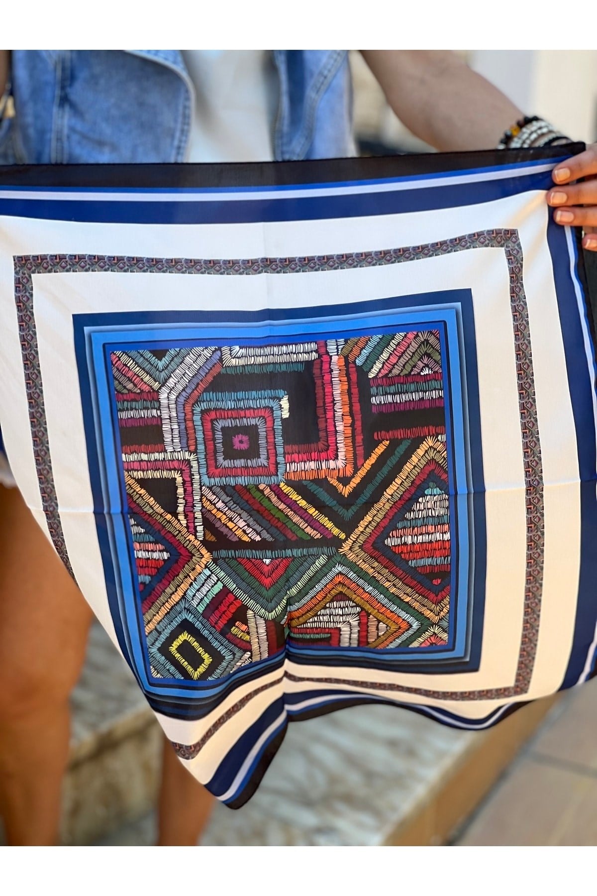 ¿ Janet Mavi Desenli Fular Bandana Kadın