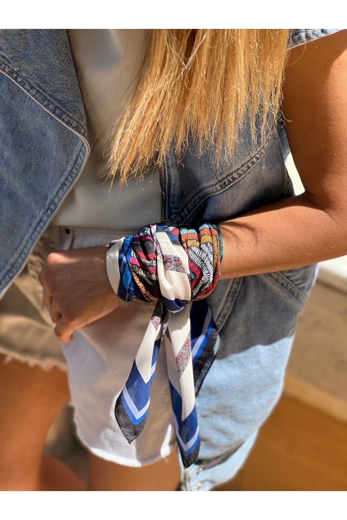 ¿ Janet Mavi Desenli Fular Bandana Kadın