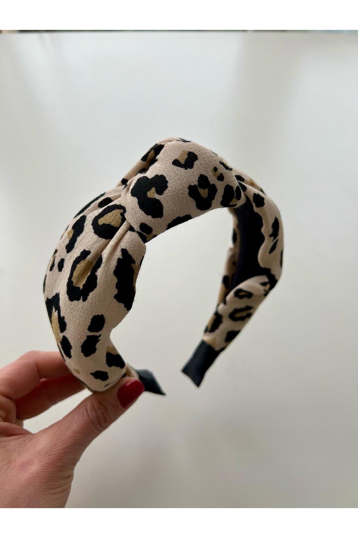 bej leopar desenli taç