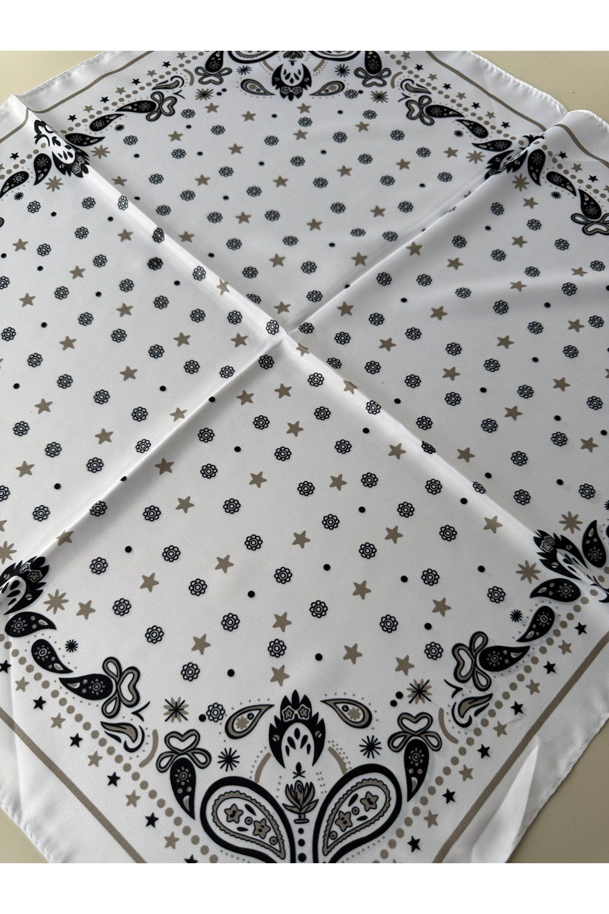 Beyaz Desenli Fular Bandana 50x50 cm Kadın Giyim Aksesuar