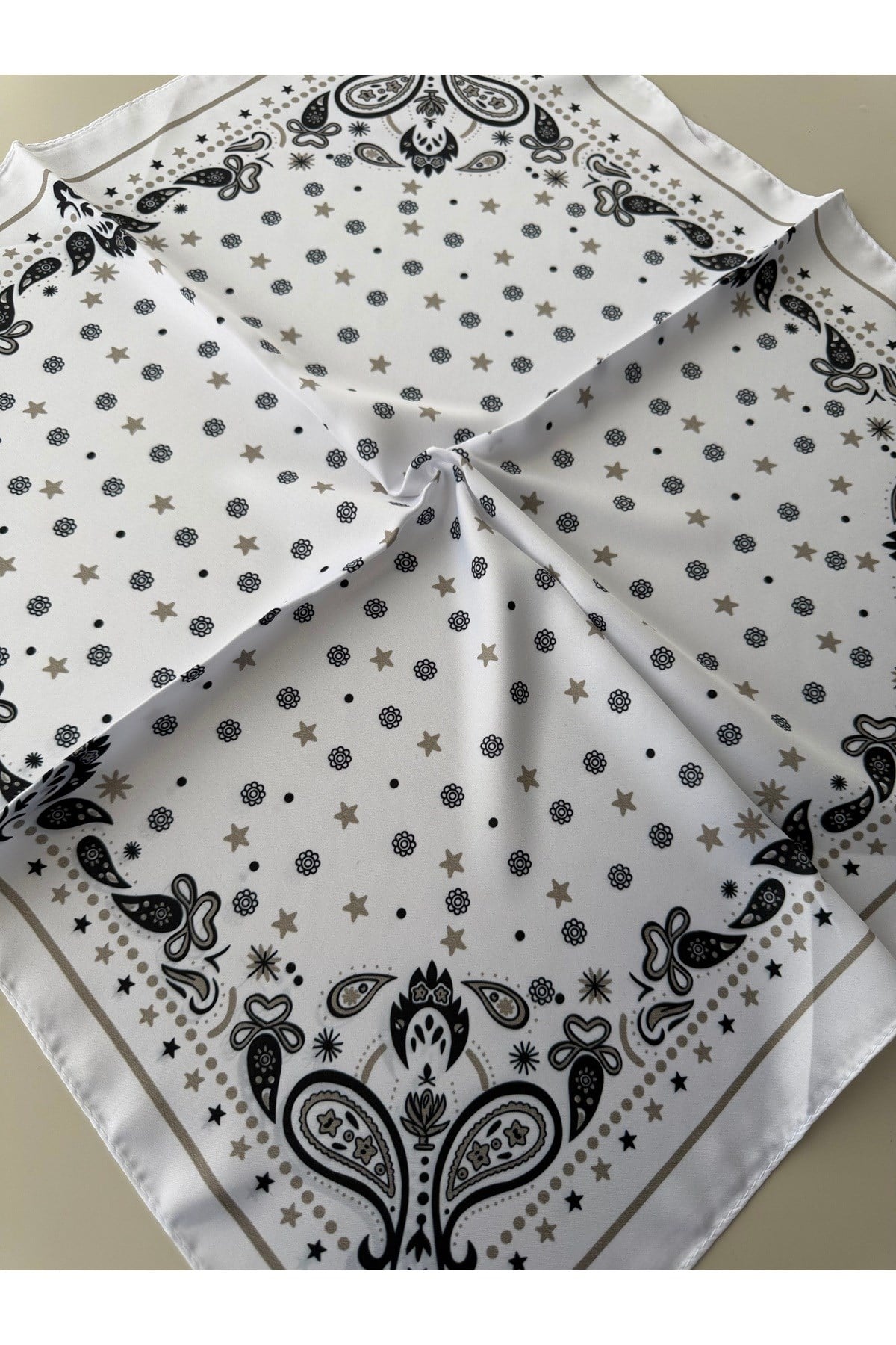 Beyaz Desenli Fular Bandana 50x50 cm Kadın Giyim Aksesuar