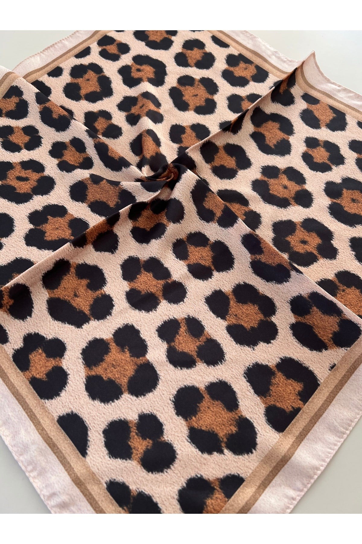 Desenli Kahve Bej Fular Bandana kadın Giyim Aksesuar 50x50