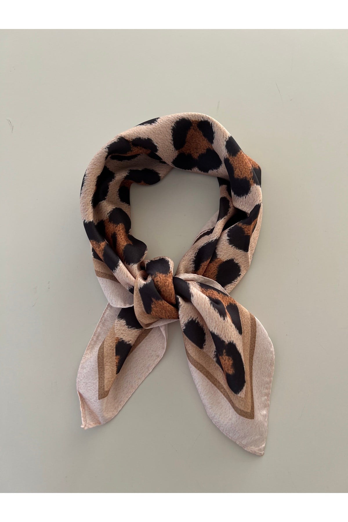 Desenli Kahve Bej Fular Bandana kadın Giyim Aksesuar 50x50