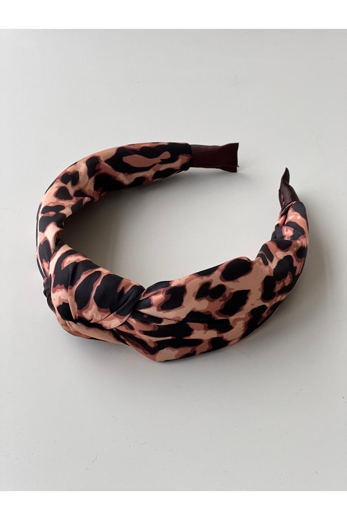 Düğümlü siyah desenli Leopar Taç