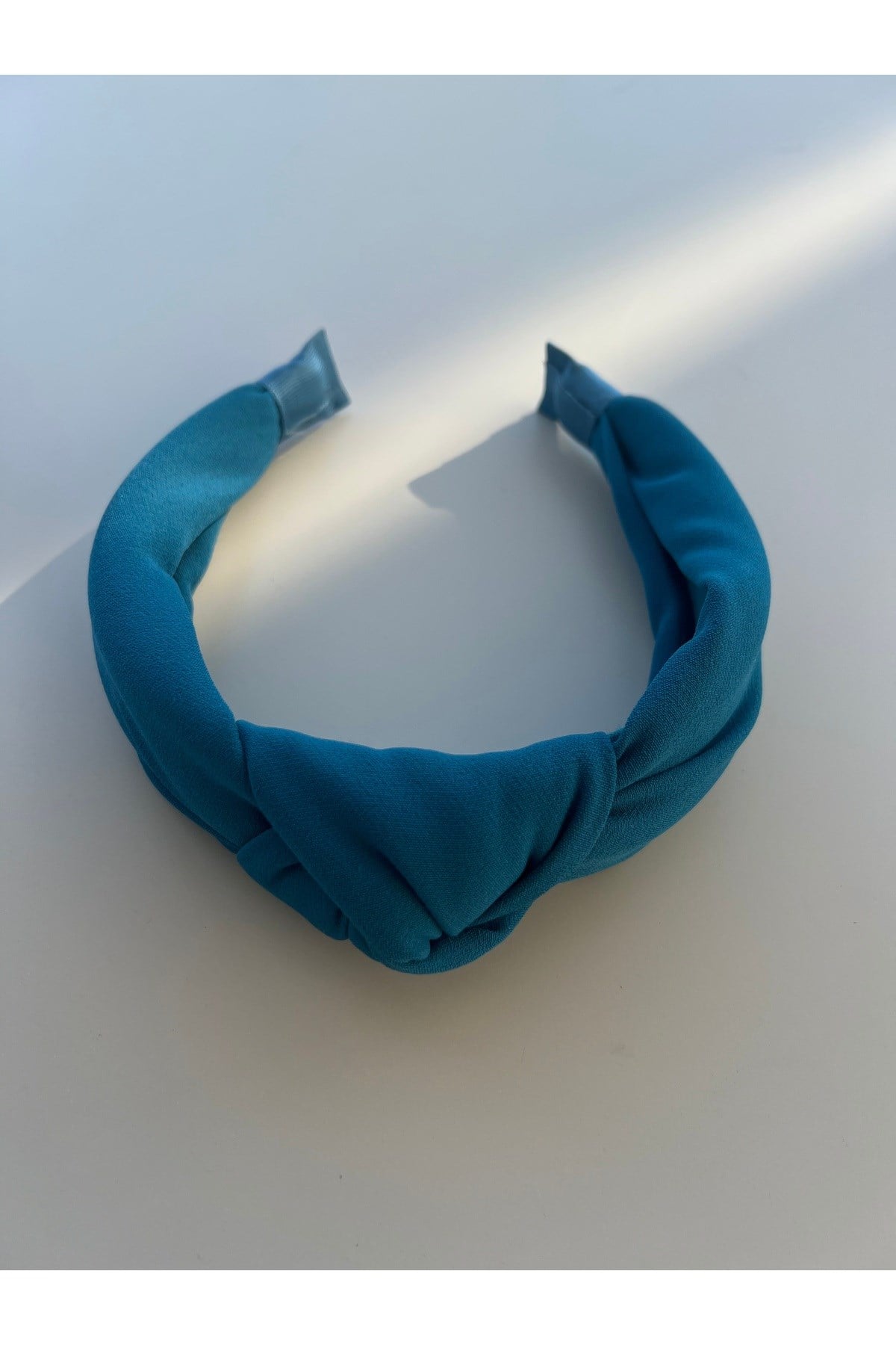 Düz kumaş düğümlü taç bandana