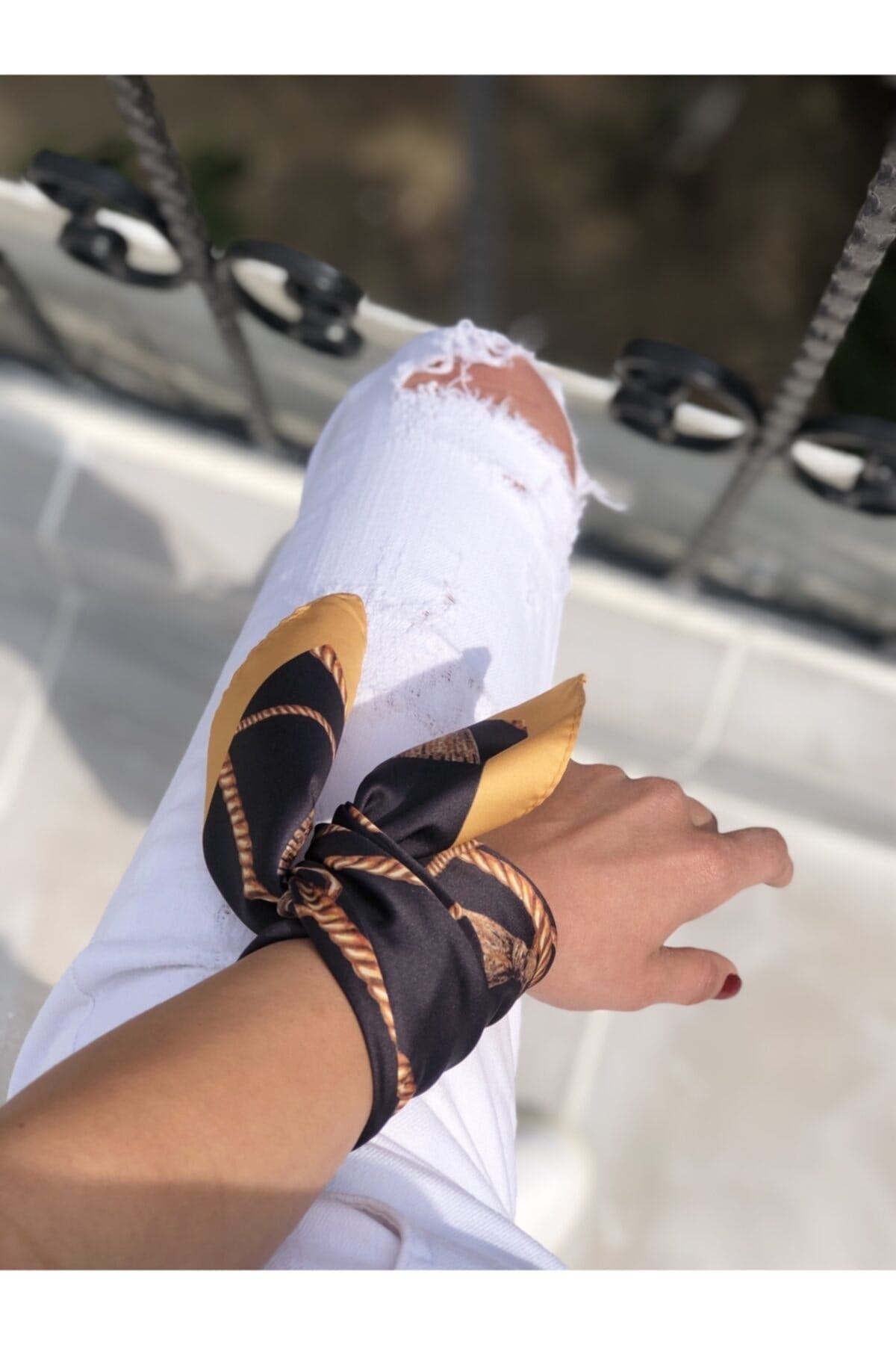 Gold Bordürlü Siyah Marıe Fular Bandana Kadın Giyim