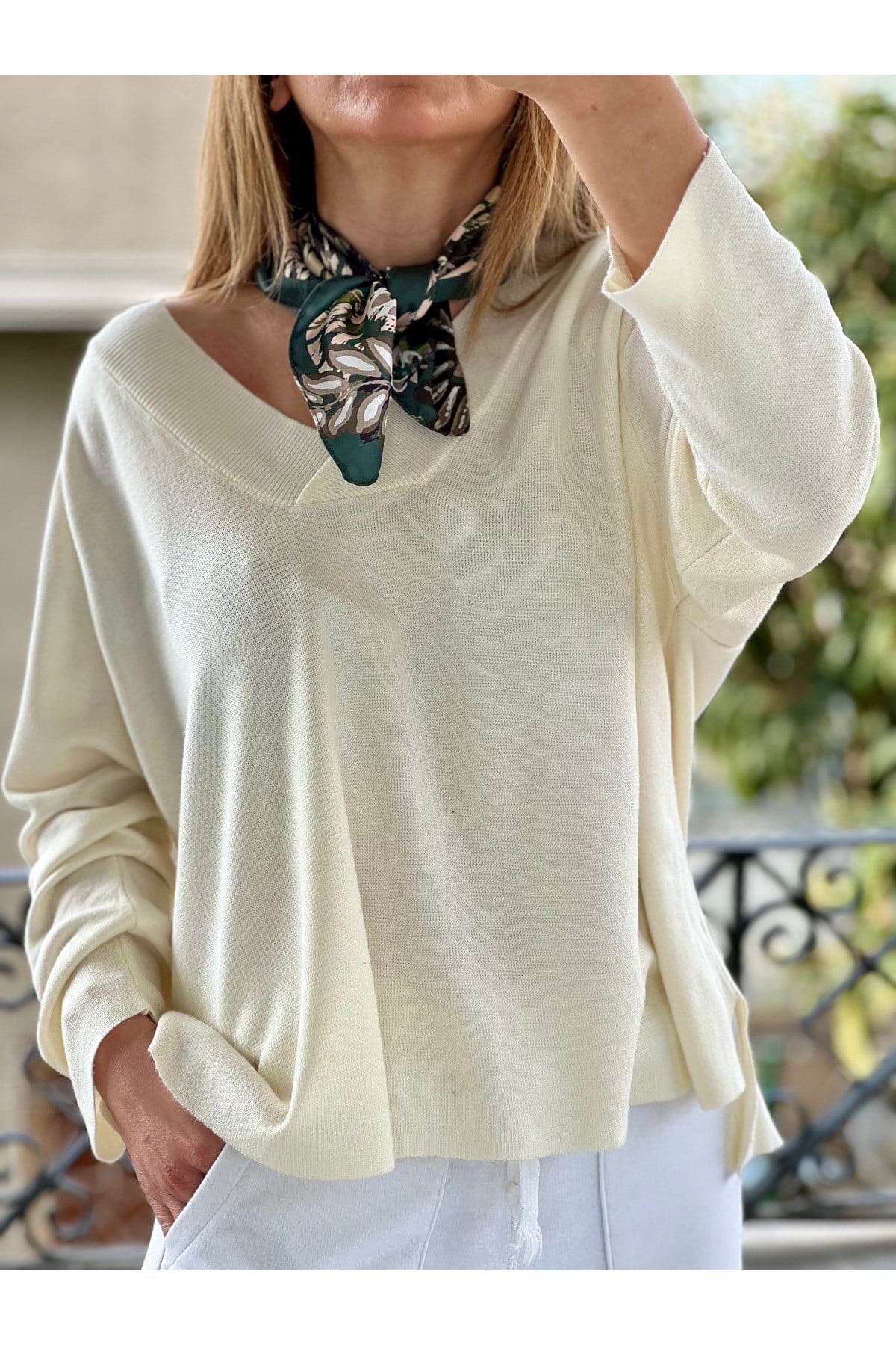 Kadın desenli fular bandana