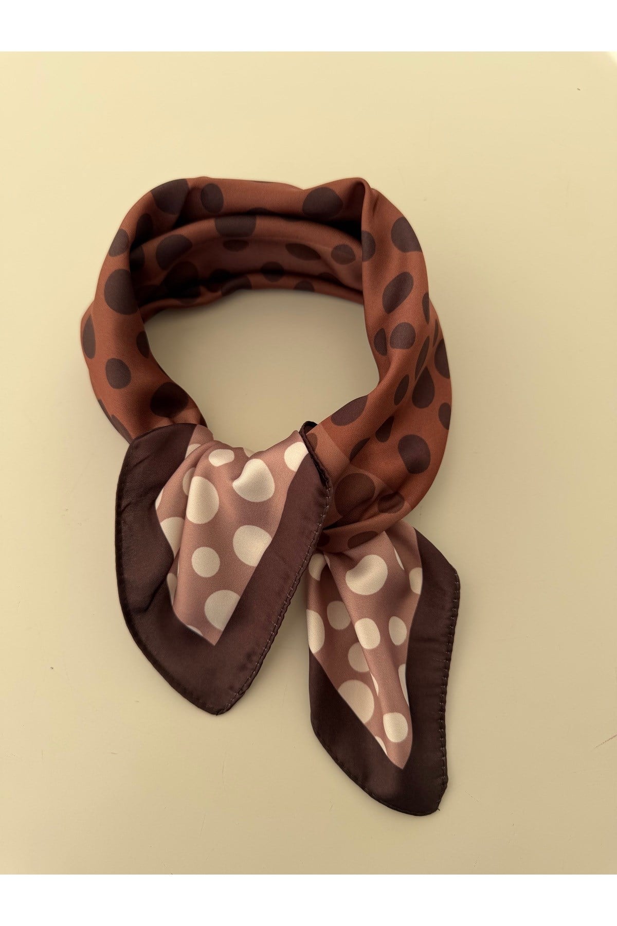 Kahverengi Puantiye Desenli 50x50cm Fular Bandana Kadın Giyim Aksesuar