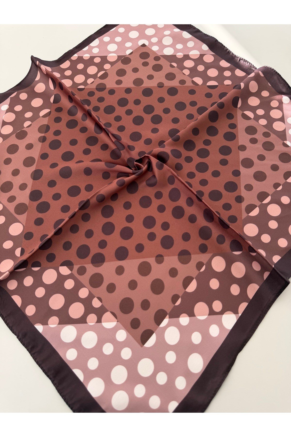 Kahverengi Puantiye Desenli 50x50cm Fular Bandana Kadın Giyim Aksesuar