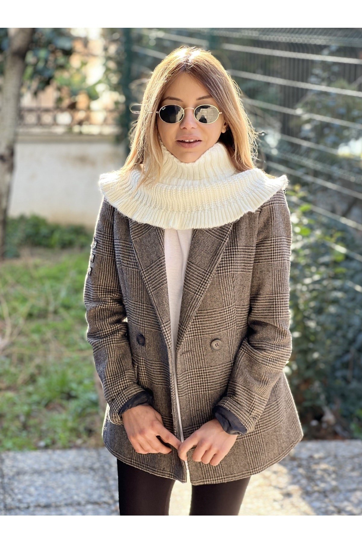 Kırık Beyaz Ekru Yaka Boyunluk Kadın Giyim Aksesuar